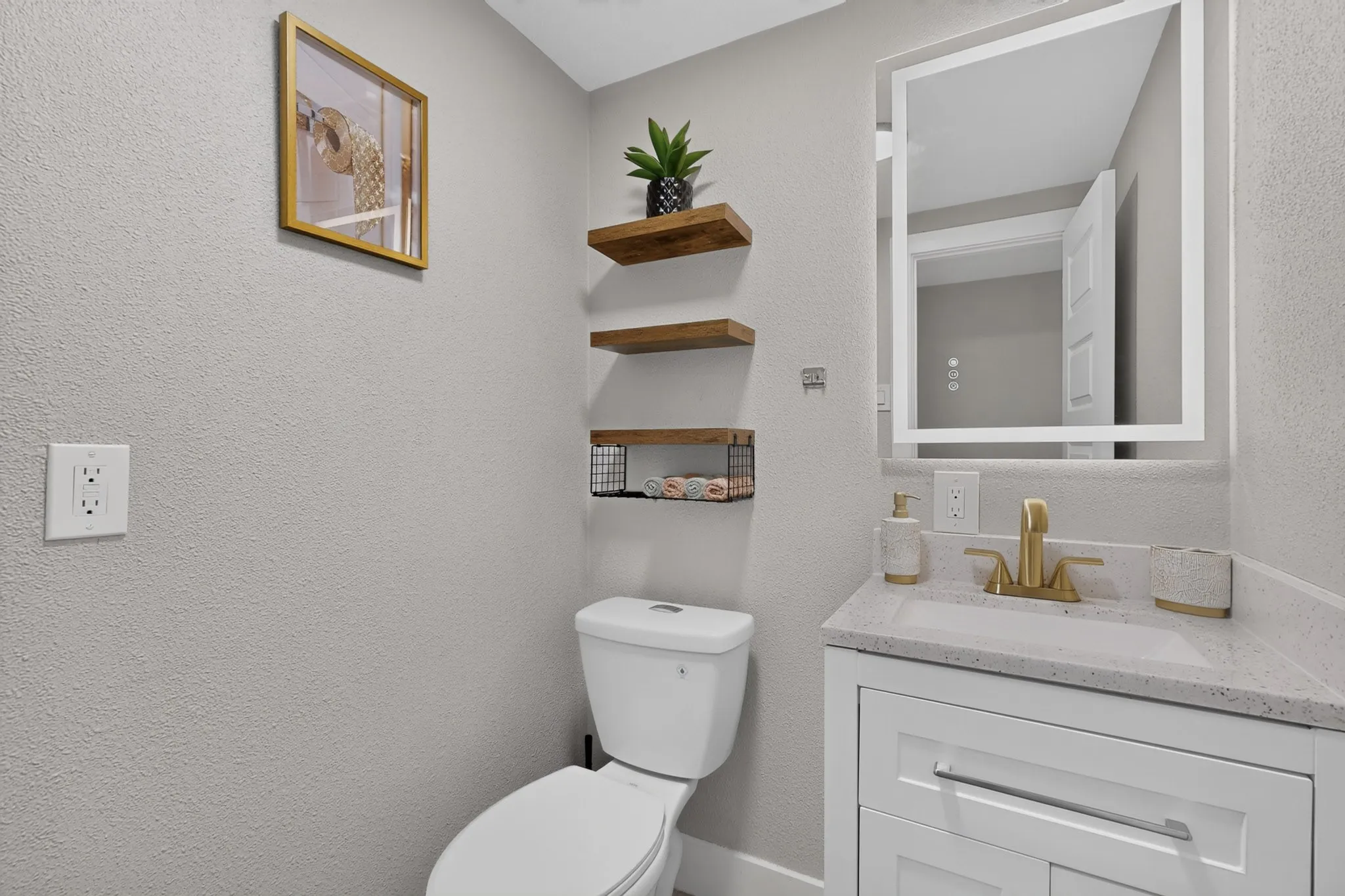 Single Family Residence For Rent in Tarrant County , 928 Columbus Court, Bedford, Texas 76022, 4 Bedroom, 3 Bathroom, 2 Garage spaces, 1,859 Sqft, built in 1974, mls#21327252, Real Estate Agent in Bedford, Homes For Rent in Tarrant county, Homes For Rent in Bedford, Realtor in Bedford Texas, Real Estate Brokerage Independent Realty Texas, Luminita Cordes Realtor