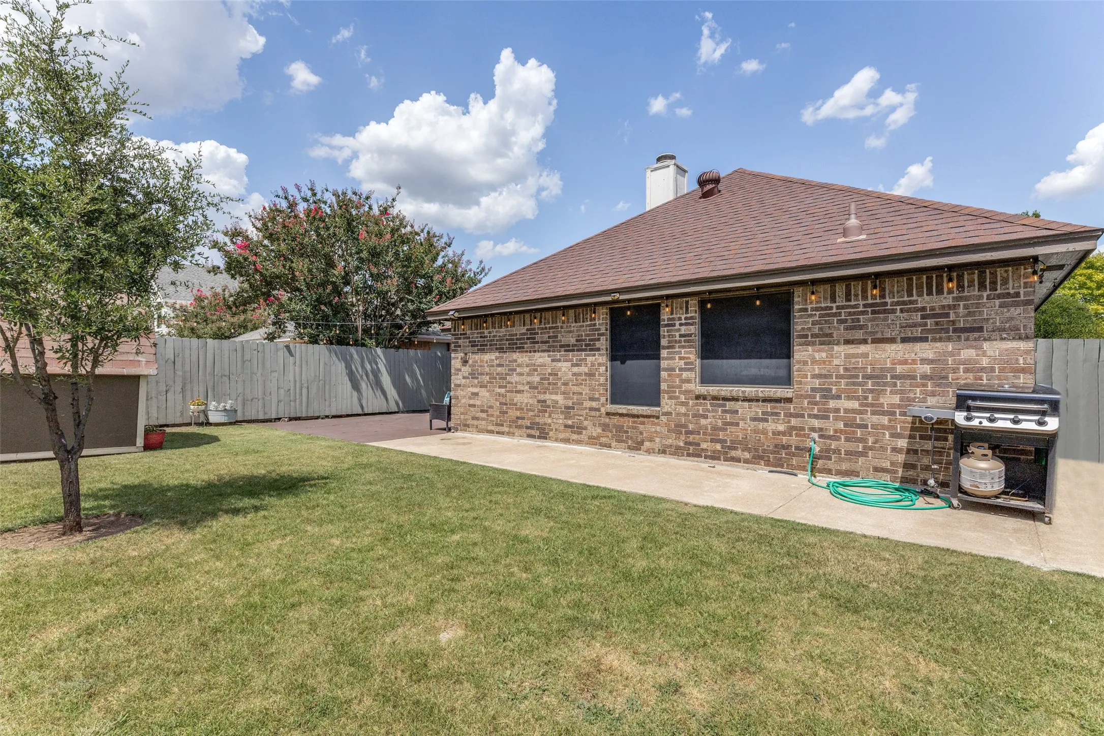Single Family Residence For Sale in Tarrant County , 4833 Colonial Park Drive, Haltom City, Texas 76117, 3 Bedroom, 2 Bathroom, 2 Garage spaces, 1,275 Sqft, built in 1991, mls#21314147, Real Estate Agent in Haltom City, Homes For Sale in Tarrant county, Homes For Sale in Haltom City, Realtor in Haltom City Texas, Real Estate Brokerage Independent Realty Texas, Luminita Cordes Realtor