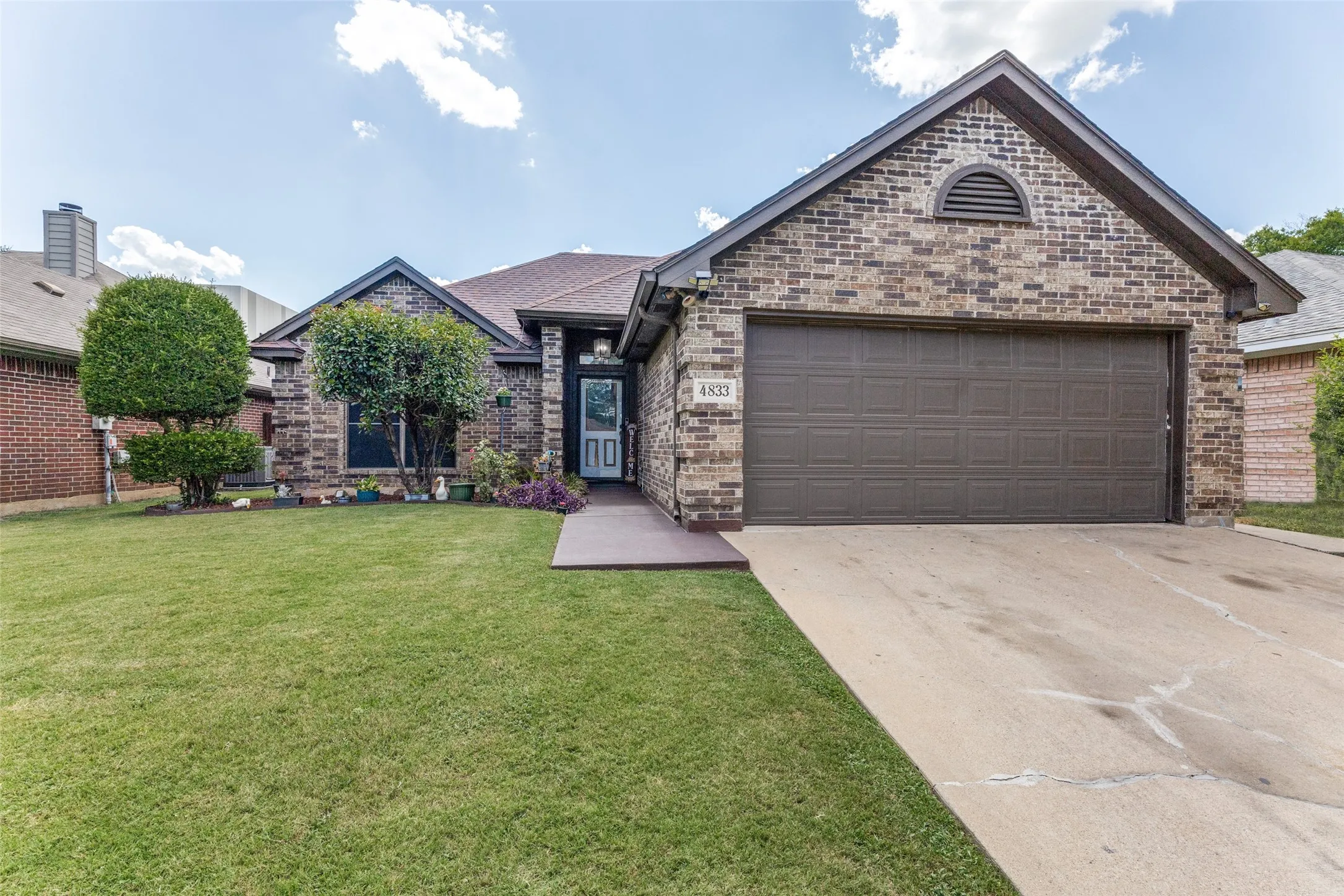 Single Family Residence For Sale in Tarrant County , 4833 Colonial Park Drive, Haltom City, Texas 76117, 3 Bedroom, 2 Bathroom, 2 Garage spaces, 1,275 Sqft, built in 1991, mls#21314147, Real Estate Agent in Haltom City, Homes For Sale in Tarrant county, Homes For Sale in Haltom City, Realtor in Haltom City Texas, Real Estate Brokerage Independent Realty Texas, Luminita Cordes Realtor