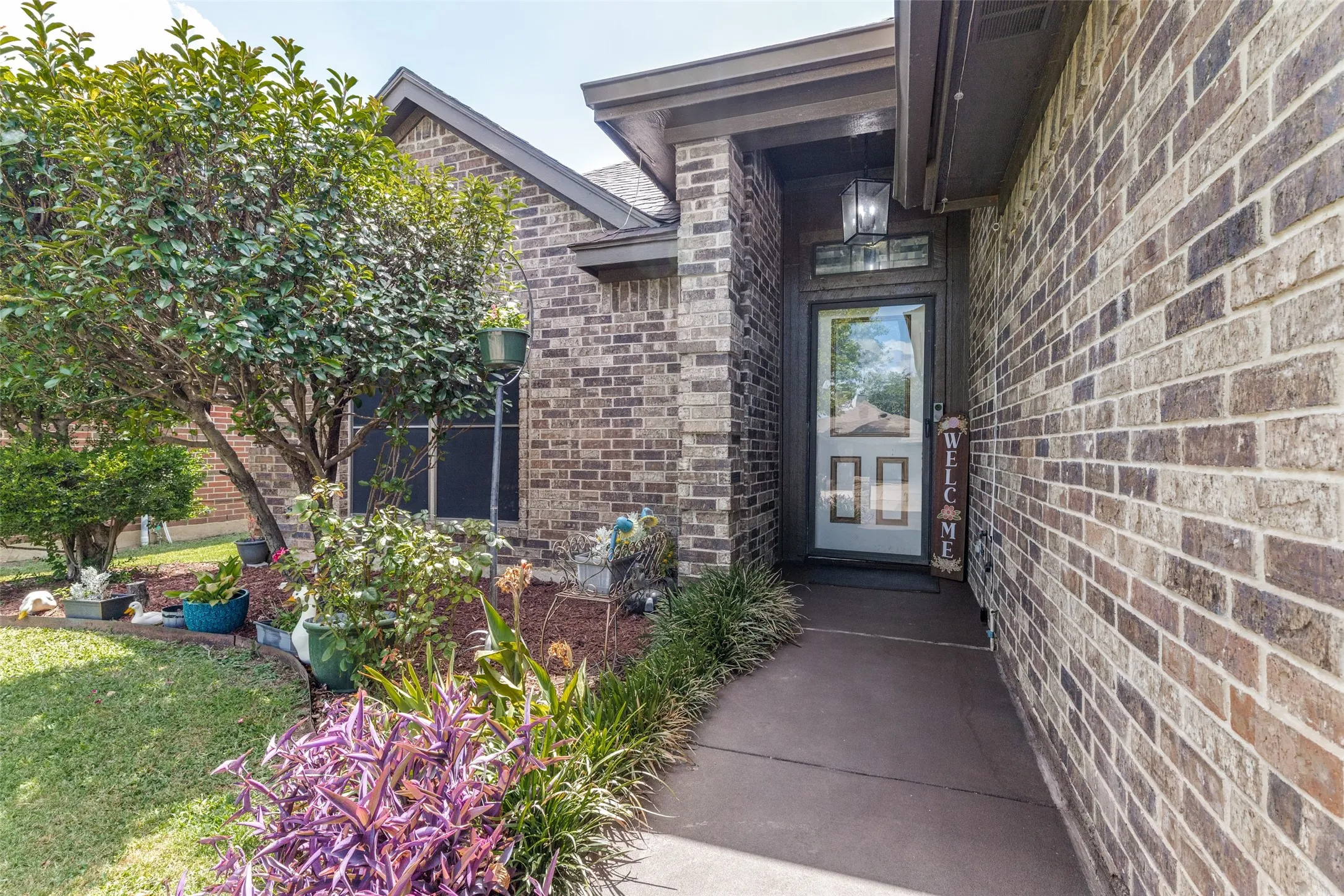Single Family Residence For Sale in Tarrant County , 4833 Colonial Park Drive, Haltom City, Texas 76117, 3 Bedroom, 2 Bathroom, 2 Garage spaces, 1,275 Sqft, built in 1991, mls#21314147, Real Estate Agent in Haltom City, Homes For Sale in Tarrant county, Homes For Sale in Haltom City, Realtor in Haltom City Texas, Real Estate Brokerage Independent Realty Texas, Luminita Cordes Realtor