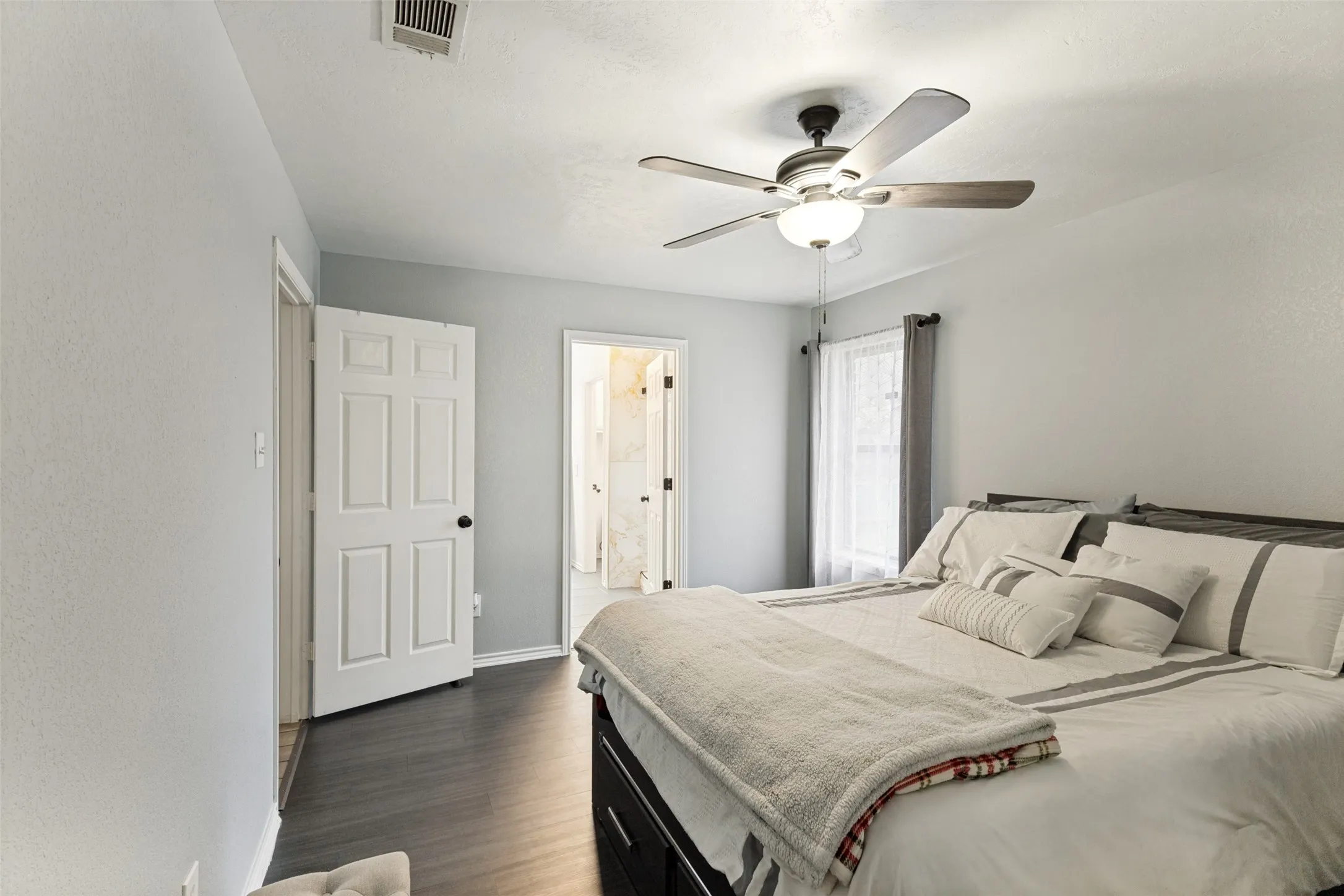 Single Family Residence For Sale in Tarrant County , 4833 Colonial Park Drive, Haltom City, Texas 76117, 3 Bedroom, 2 Bathroom, 2 Garage spaces, 1,275 Sqft, built in 1991, mls#21314147, Real Estate Agent in Haltom City, Homes For Sale in Tarrant county, Homes For Sale in Haltom City, Realtor in Haltom City Texas, Real Estate Brokerage Independent Realty Texas, Luminita Cordes Realtor