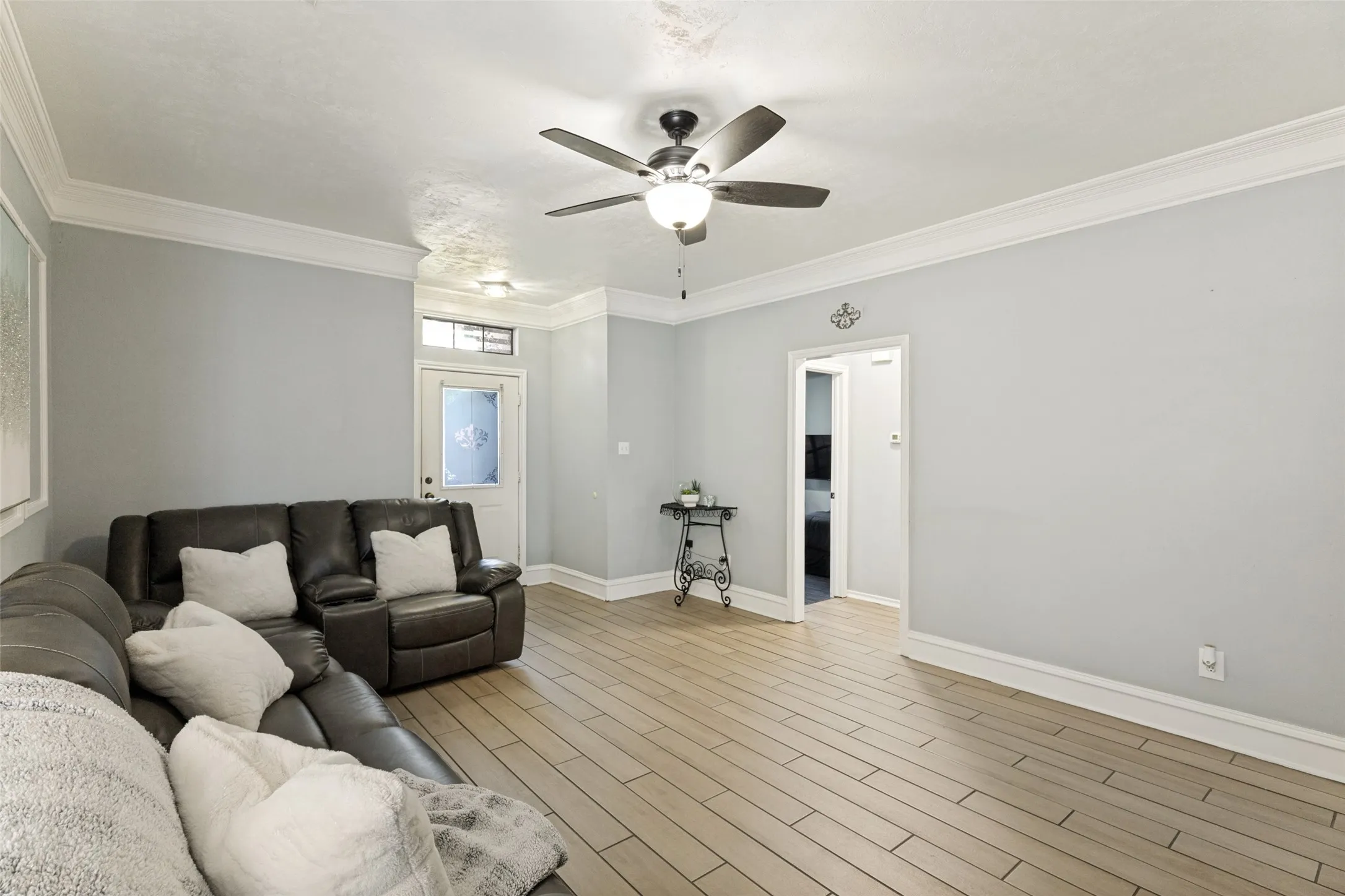 Single Family Residence For Sale in Tarrant County , 4833 Colonial Park Drive, Haltom City, Texas 76117, 3 Bedroom, 2 Bathroom, 2 Garage spaces, 1,275 Sqft, built in 1991, mls#21314147, Real Estate Agent in Haltom City, Homes For Sale in Tarrant county, Homes For Sale in Haltom City, Realtor in Haltom City Texas, Real Estate Brokerage Independent Realty Texas, Luminita Cordes Realtor