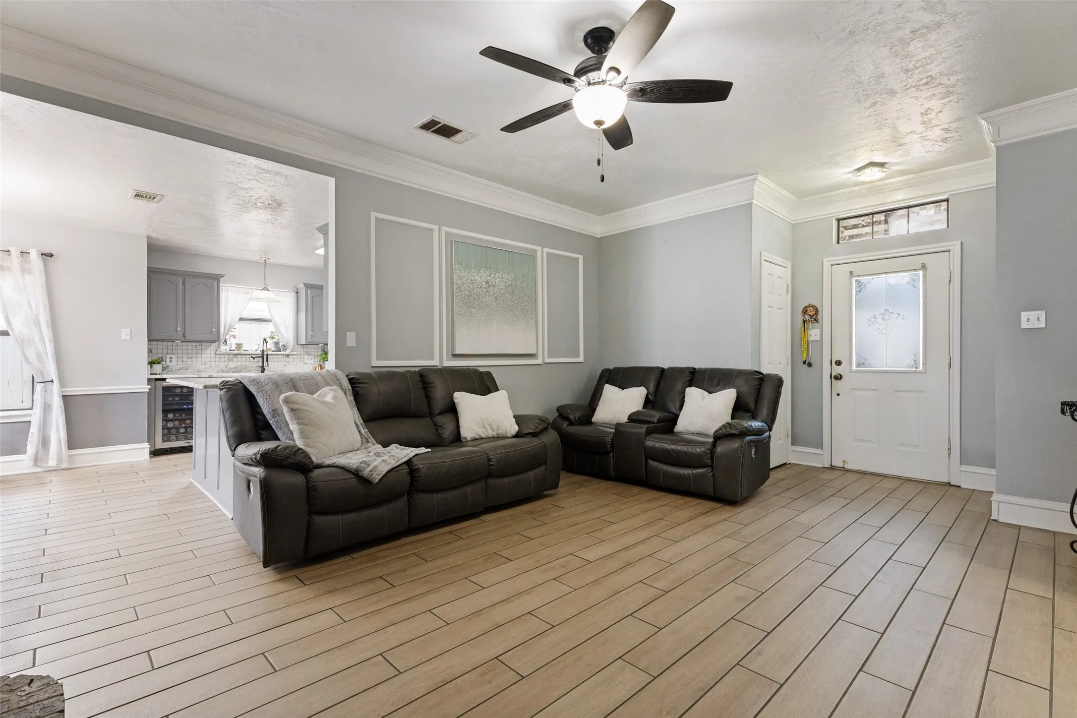 Single Family Residence For Sale in Tarrant County , 4833 Colonial Park Drive, Haltom City, Texas 76117, 3 Bedroom, 2 Bathroom, 2 Garage spaces, 1,275 Sqft, built in 1991, mls#21314147, Real Estate Agent in Haltom City, Homes For Sale in Tarrant county, Homes For Sale in Haltom City, Realtor in Haltom City Texas, Real Estate Brokerage Independent Realty Texas, Luminita Cordes Realtor
