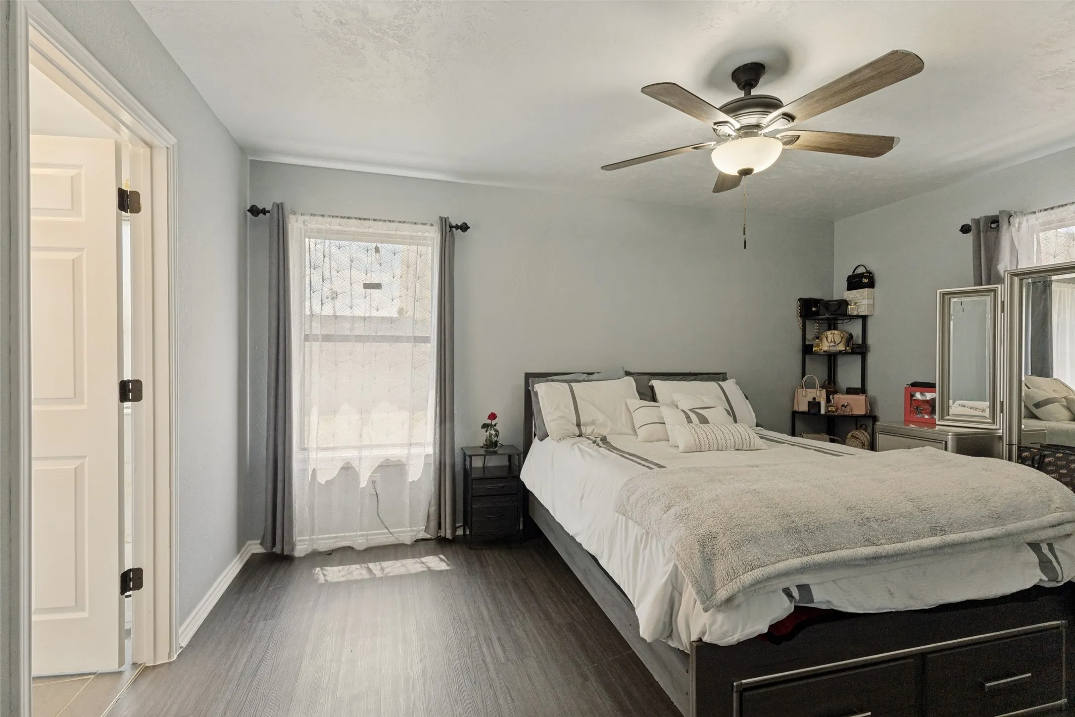 Single Family Residence For Sale in Tarrant County , 4833 Colonial Park Drive, Haltom City, Texas 76117, 3 Bedroom, 2 Bathroom, 2 Garage spaces, 1,275 Sqft, built in 1991, mls#21314147, Real Estate Agent in Haltom City, Homes For Sale in Tarrant county, Homes For Sale in Haltom City, Realtor in Haltom City Texas, Real Estate Brokerage Independent Realty Texas, Luminita Cordes Realtor
