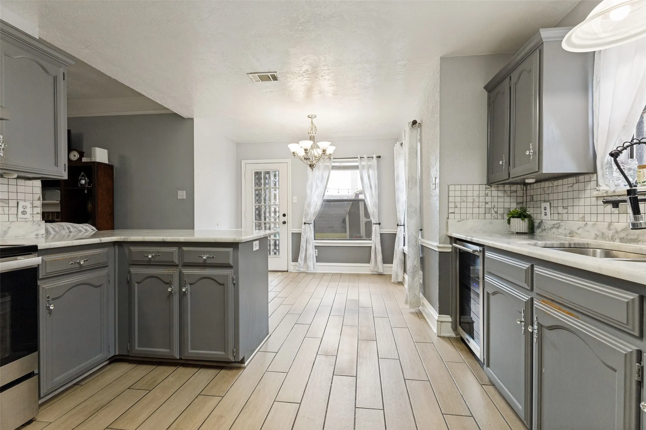 Single Family Residence For Sale in Tarrant County , 4833 Colonial Park Drive, Haltom City, Texas 76117, 3 Bedroom, 2 Bathroom, 2 Garage spaces, 1,275 Sqft, built in 1991, mls#21314147, Real Estate Agent in Haltom City, Homes For Sale in Tarrant county, Homes For Sale in Haltom City, Realtor in Haltom City Texas, Real Estate Brokerage Independent Realty Texas, Luminita Cordes Realtor