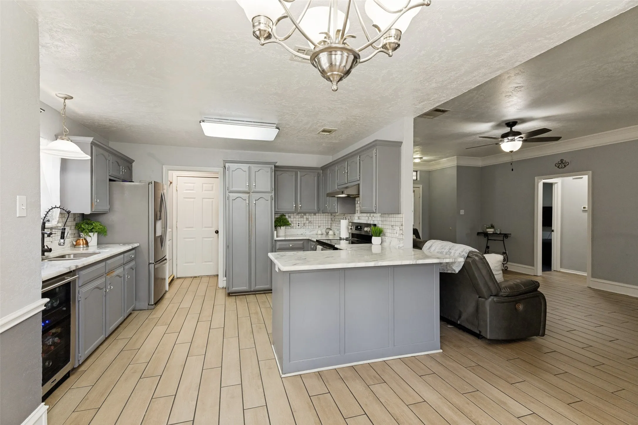 Single Family Residence For Sale in Tarrant County , 4833 Colonial Park Drive, Haltom City, Texas 76117, 3 Bedroom, 2 Bathroom, 2 Garage spaces, 1,275 Sqft, built in 1991, mls#21314147, Real Estate Agent in Haltom City, Homes For Sale in Tarrant county, Homes For Sale in Haltom City, Realtor in Haltom City Texas, Real Estate Brokerage Independent Realty Texas, Luminita Cordes Realtor
