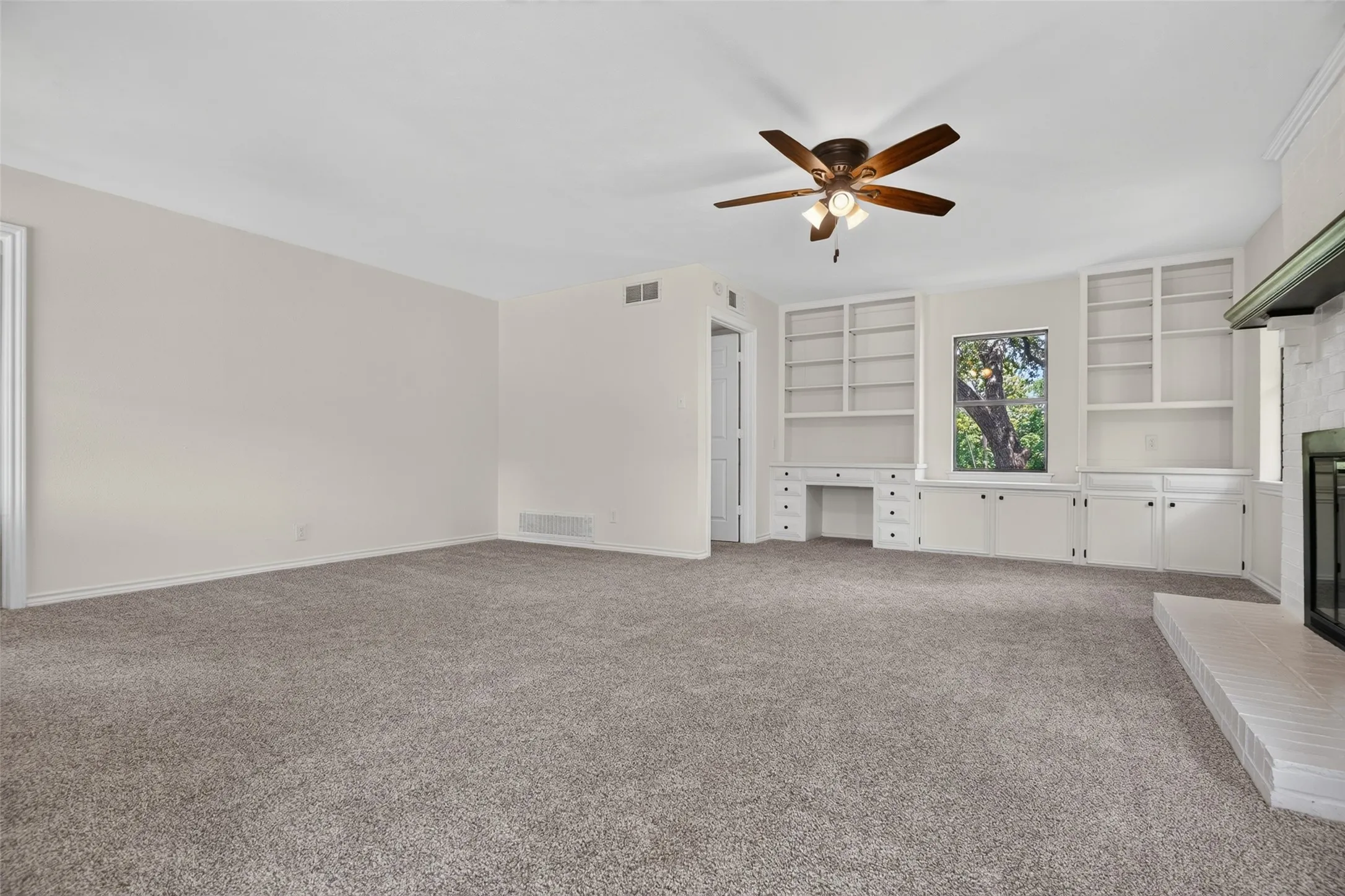 Single Family Residence For Sale in Denton County , 5049 Golden Circle, Denton, Texas 76208, 4 Bedroom, 4 Bathroom, 4 Garage spaces, 3,640 Sqft, built in 1977, mls#21324169, Real Estate Agent in Denton, Homes For Sale in Denton county, Homes For Sale in Denton, Realtor in Denton Texas, Real Estate Brokerage Independent Realty Texas, Luminita Cordes Realtor
