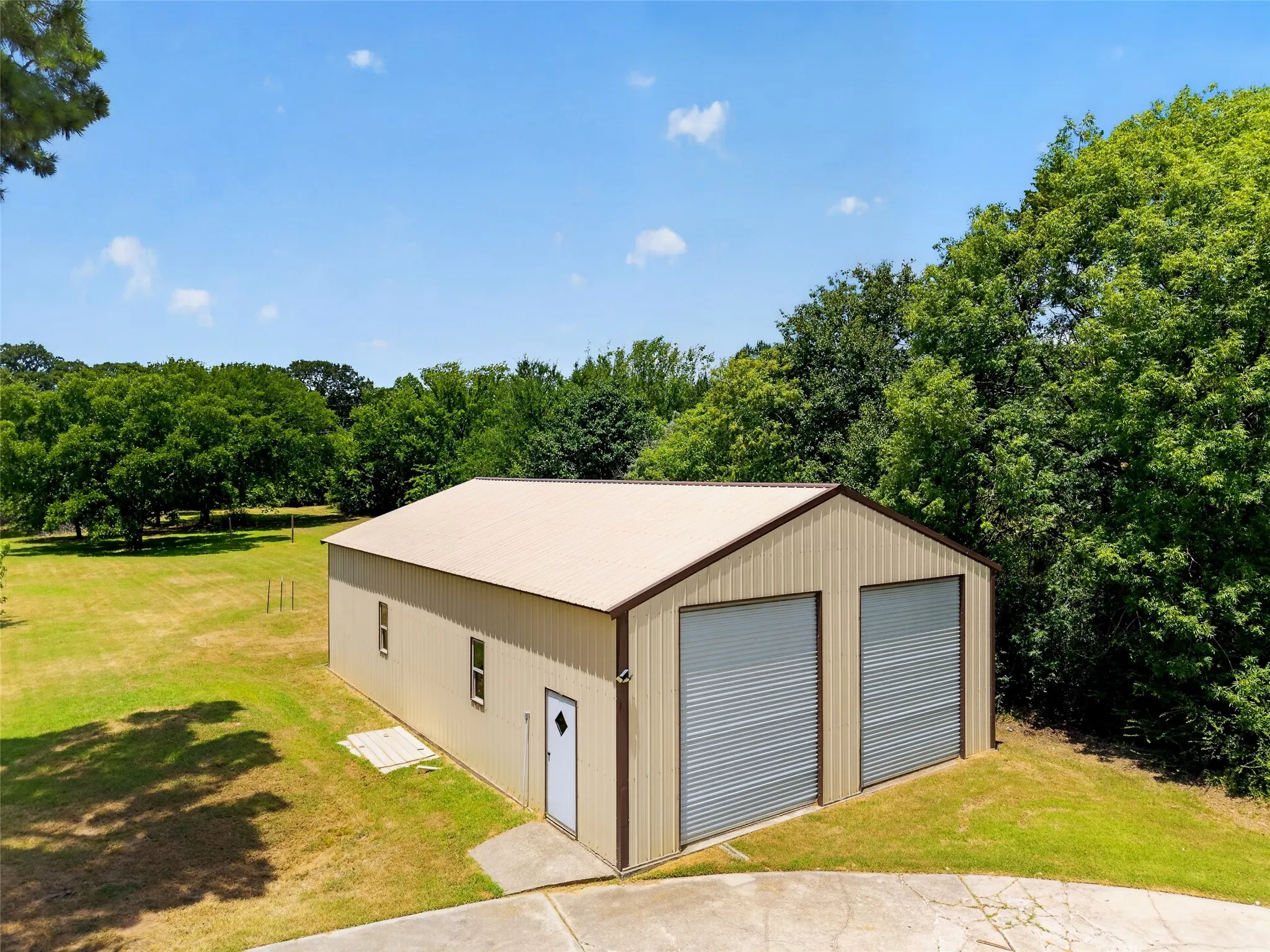 Single Family Residence For Sale in Denton County , 5049 Golden Circle, Denton, Texas 76208, 4 Bedroom, 4 Bathroom, 4 Garage spaces, 3,640 Sqft, built in 1977, mls#21324169, Real Estate Agent in Denton, Homes For Sale in Denton county, Homes For Sale in Denton, Realtor in Denton Texas, Real Estate Brokerage Independent Realty Texas, Luminita Cordes Realtor
