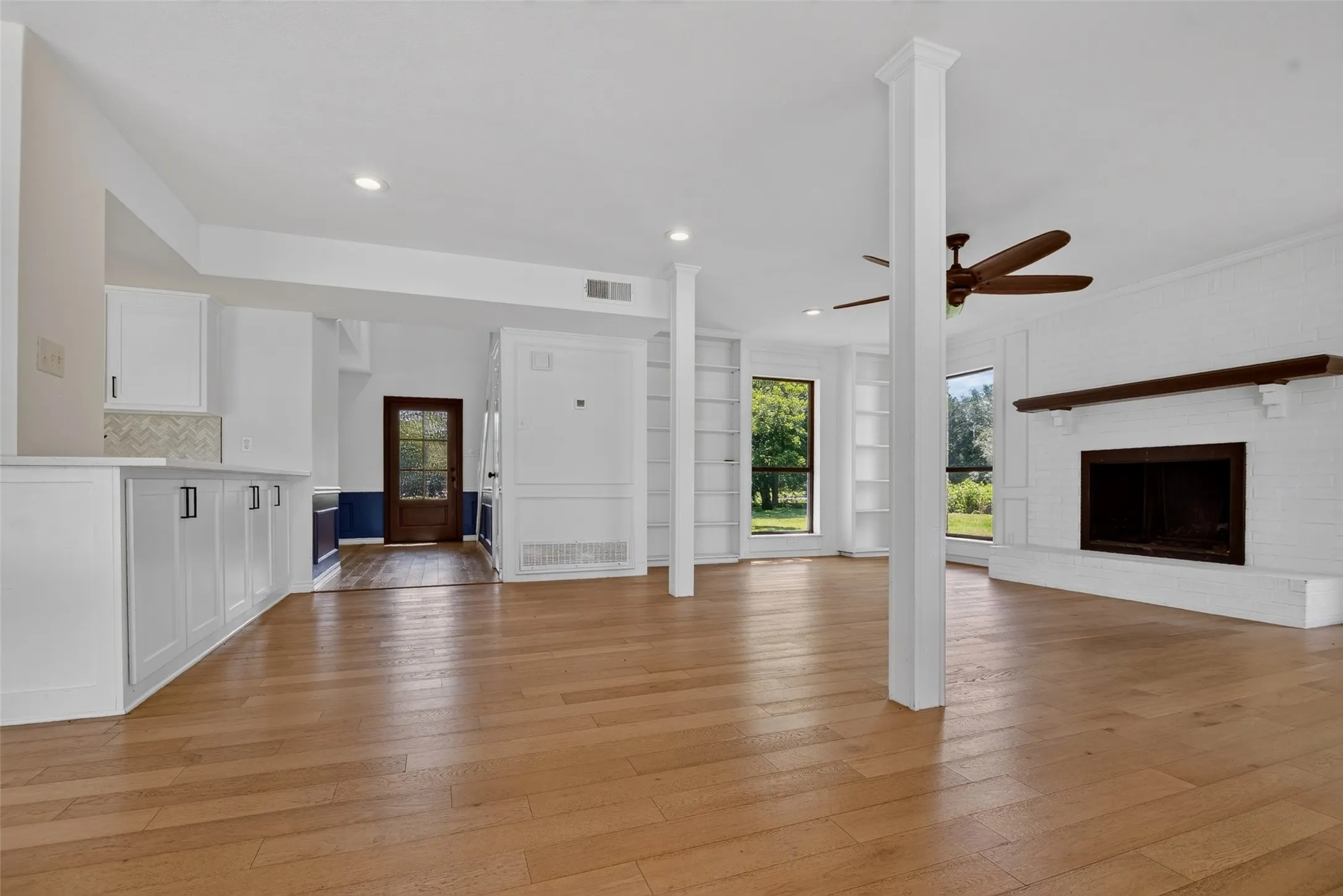 Single Family Residence For Sale in Denton County , 5049 Golden Circle, Denton, Texas 76208, 4 Bedroom, 4 Bathroom, 4 Garage spaces, 3,640 Sqft, built in 1977, mls#21324169, Real Estate Agent in Denton, Homes For Sale in Denton county, Homes For Sale in Denton, Realtor in Denton Texas, Real Estate Brokerage Independent Realty Texas, Luminita Cordes Realtor