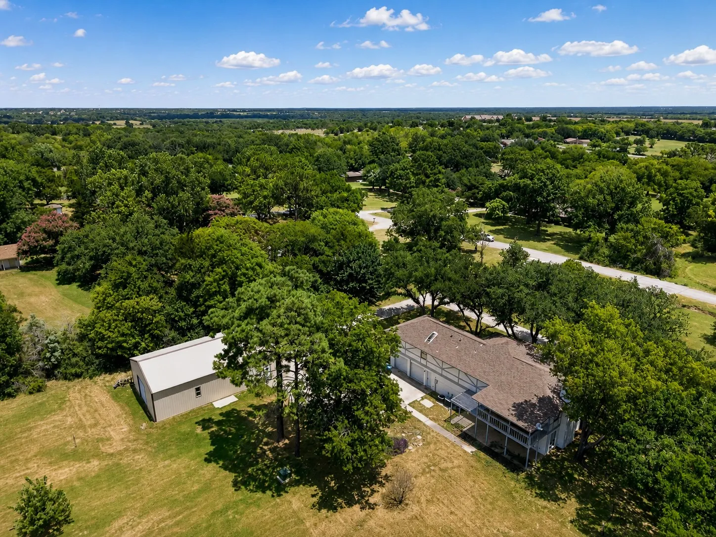 Single Family Residence For Sale in Denton County , 5049 Golden Circle, Denton, Texas 76208, 4 Bedroom, 4 Bathroom, 4 Garage spaces, 3,640 Sqft, built in 1977, mls#21324169, Real Estate Agent in Denton, Homes For Sale in Denton county, Homes For Sale in Denton, Realtor in Denton Texas, Real Estate Brokerage Independent Realty Texas, Luminita Cordes Realtor