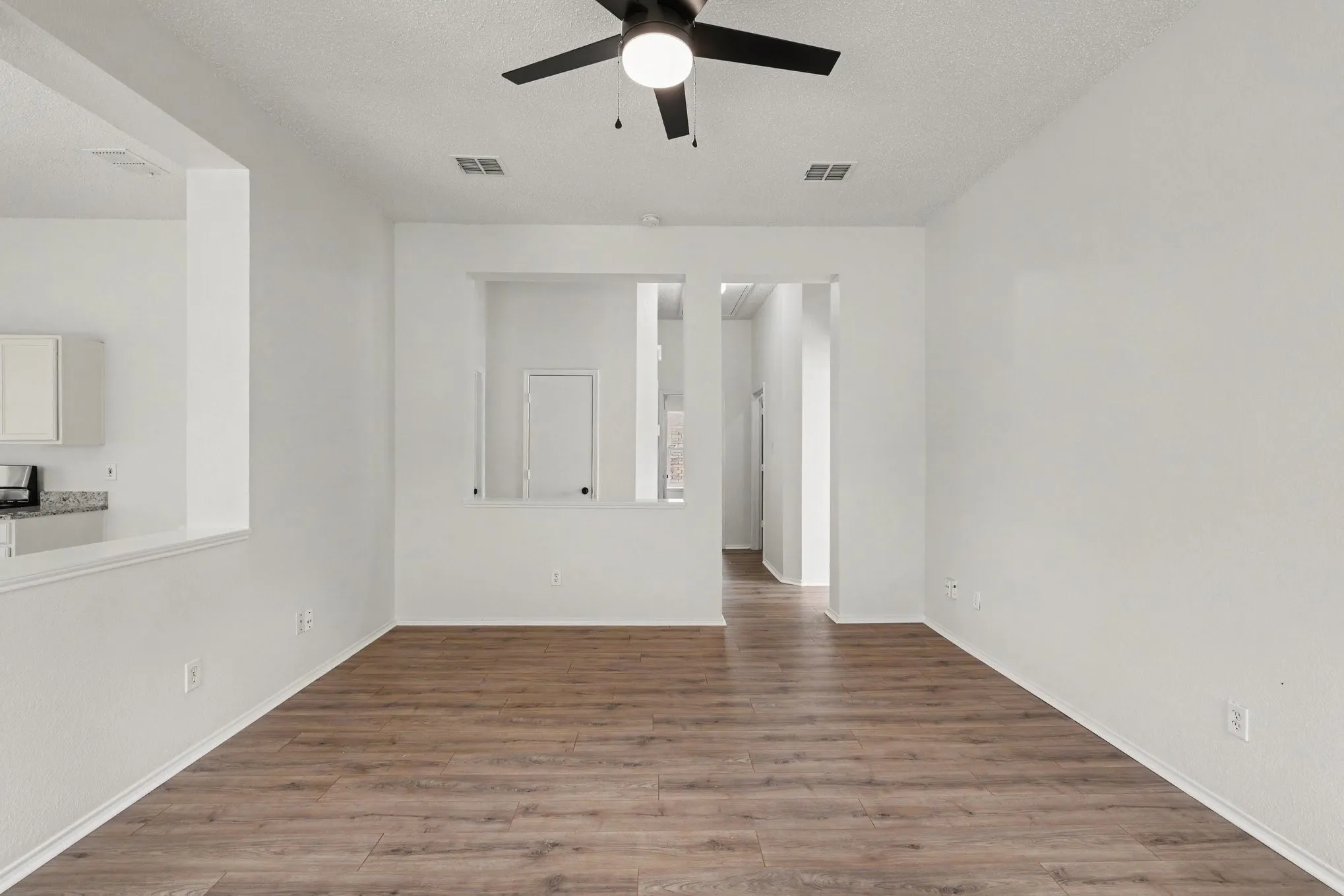 Single Family Residence For Sale in Tarrant County , 7315 Marsland Lane, Arlington, Texas 76001, 3 Bedroom, 2 Bathroom, 2 Garage spaces, 1,430 Sqft, built in 2001, mls#21324667, Real Estate Agent in Arlington, Homes For Sale in Tarrant county, Homes For Sale in Arlington, Realtor in Arlington Texas, Real Estate Brokerage Independent Realty Texas, Luminita Cordes Realtor