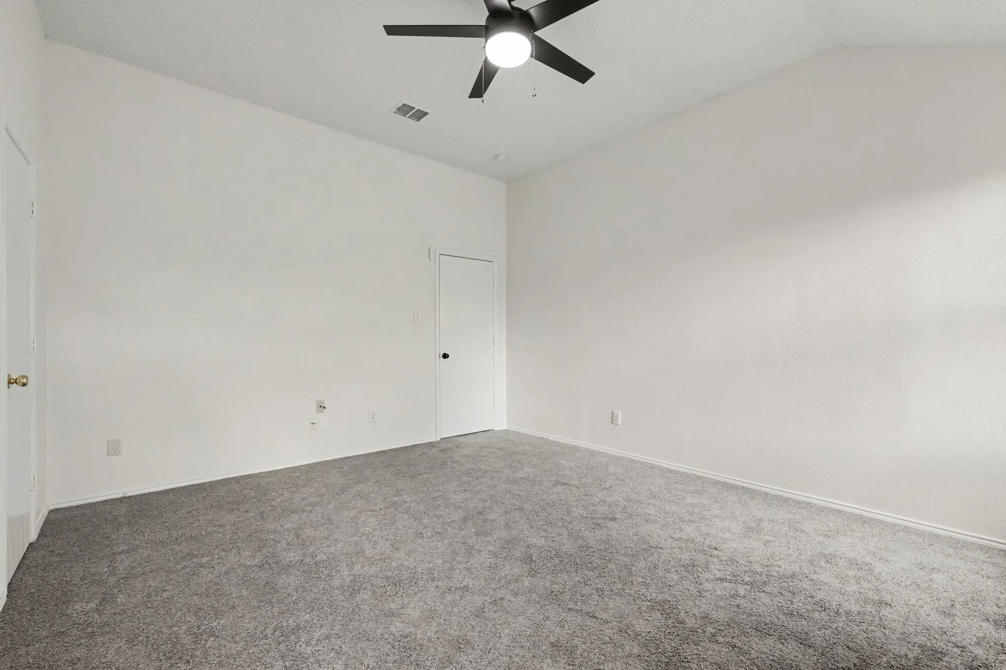 Single Family Residence For Sale in Tarrant County , 7315 Marsland Lane, Arlington, Texas 76001, 3 Bedroom, 2 Bathroom, 2 Garage spaces, 1,430 Sqft, built in 2001, mls#21324667, Real Estate Agent in Arlington, Homes For Sale in Tarrant county, Homes For Sale in Arlington, Realtor in Arlington Texas, Real Estate Brokerage Independent Realty Texas, Luminita Cordes Realtor