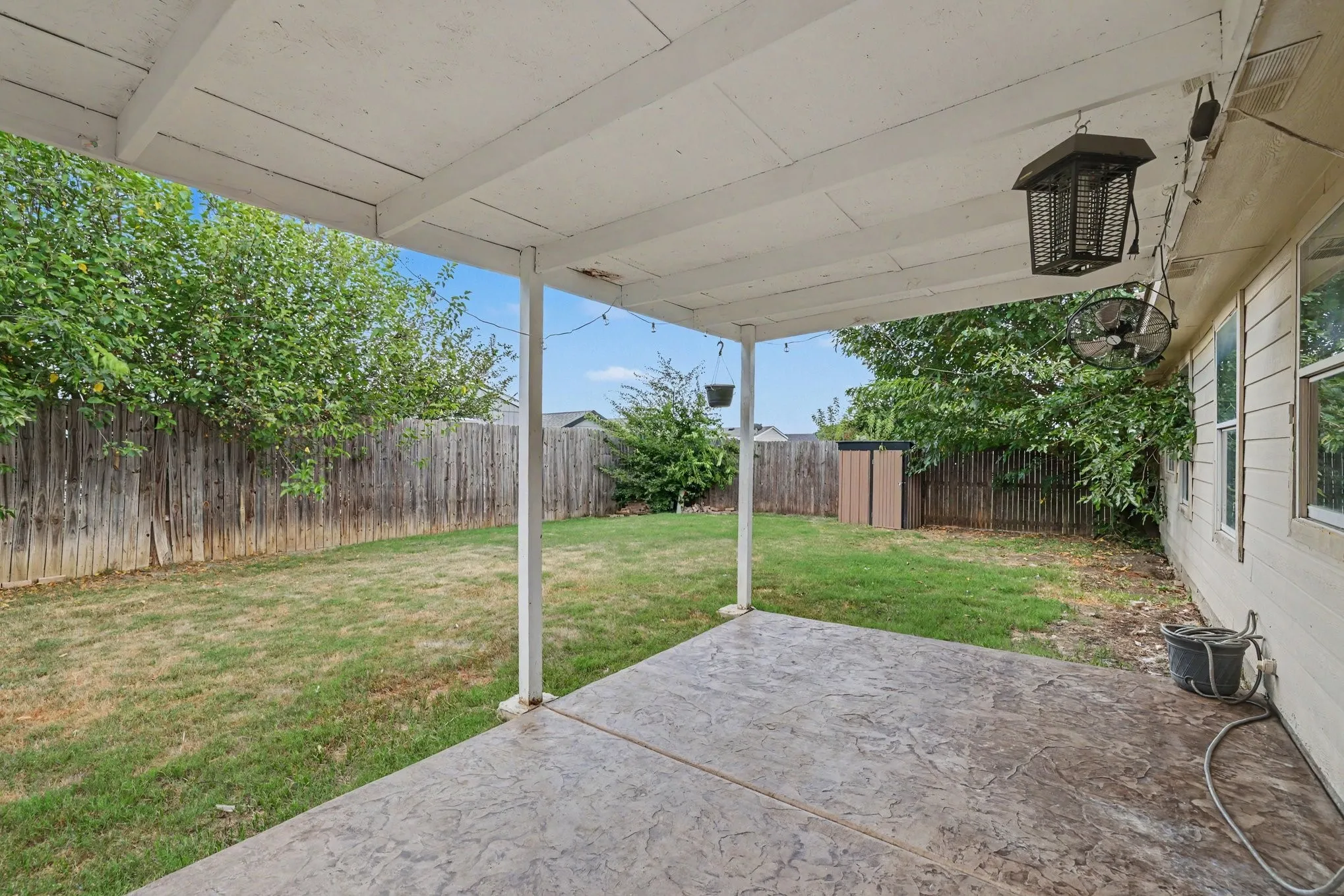Single Family Residence For Sale in Tarrant County , 7315 Marsland Lane, Arlington, Texas 76001, 3 Bedroom, 2 Bathroom, 2 Garage spaces, 1,430 Sqft, built in 2001, mls#21324667, Real Estate Agent in Arlington, Homes For Sale in Tarrant county, Homes For Sale in Arlington, Realtor in Arlington Texas, Real Estate Brokerage Independent Realty Texas, Luminita Cordes Realtor