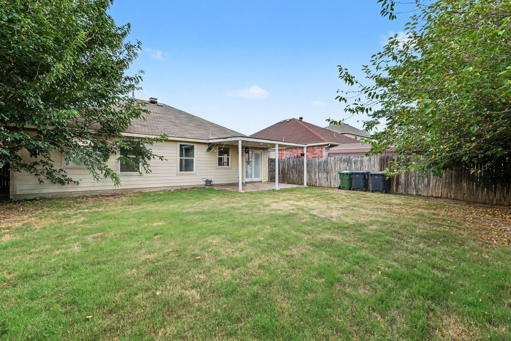Single Family Residence For Sale in Tarrant County , 7315 Marsland Lane, Arlington, Texas 76001, 3 Bedroom, 2 Bathroom, 2 Garage spaces, 1,430 Sqft, built in 2001, mls#21324667, Real Estate Agent in Arlington, Homes For Sale in Tarrant county, Homes For Sale in Arlington, Realtor in Arlington Texas, Real Estate Brokerage Independent Realty Texas, Luminita Cordes Realtor