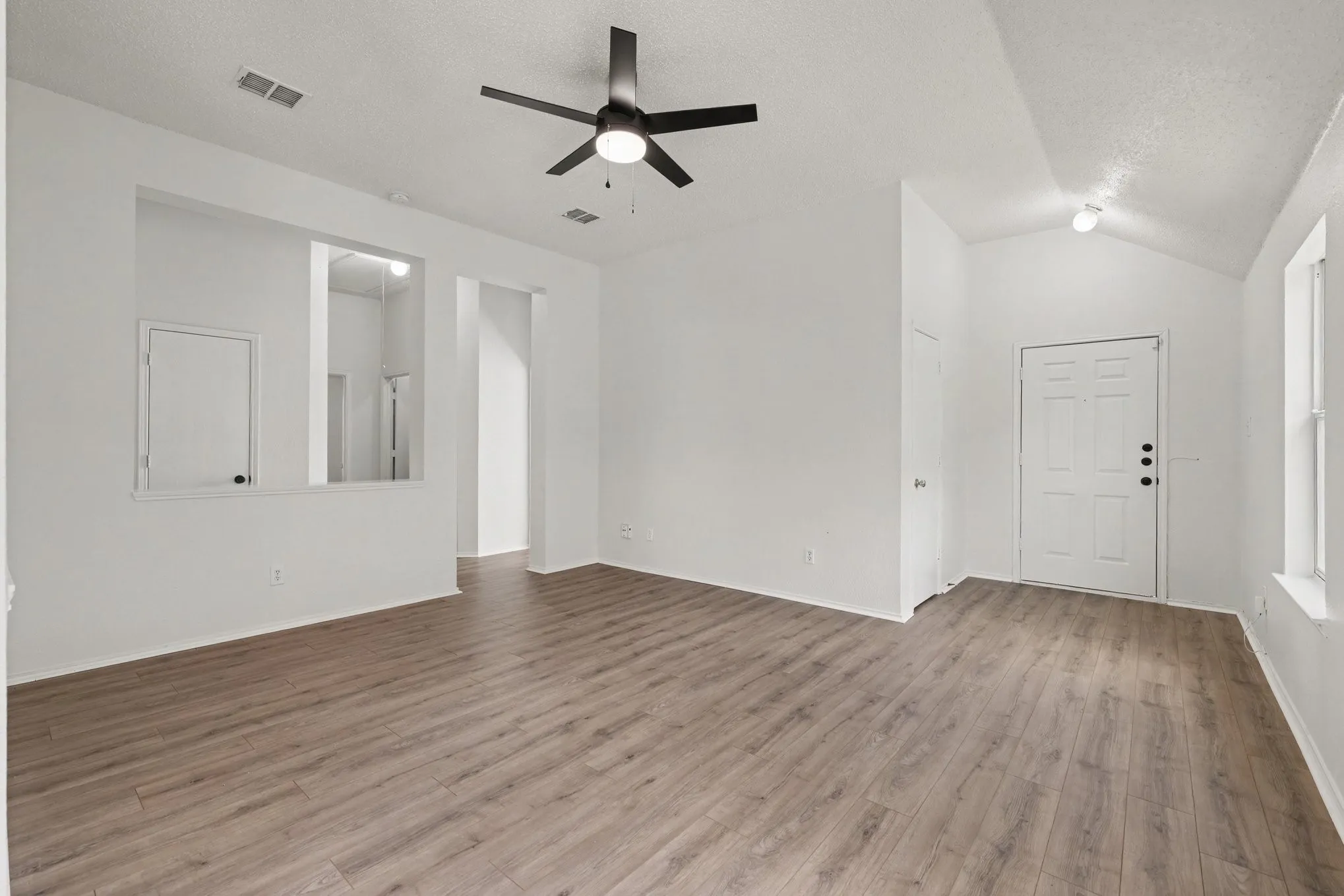 Single Family Residence For Sale in Tarrant County , 7315 Marsland Lane, Arlington, Texas 76001, 3 Bedroom, 2 Bathroom, 2 Garage spaces, 1,430 Sqft, built in 2001, mls#21324667, Real Estate Agent in Arlington, Homes For Sale in Tarrant county, Homes For Sale in Arlington, Realtor in Arlington Texas, Real Estate Brokerage Independent Realty Texas, Luminita Cordes Realtor
