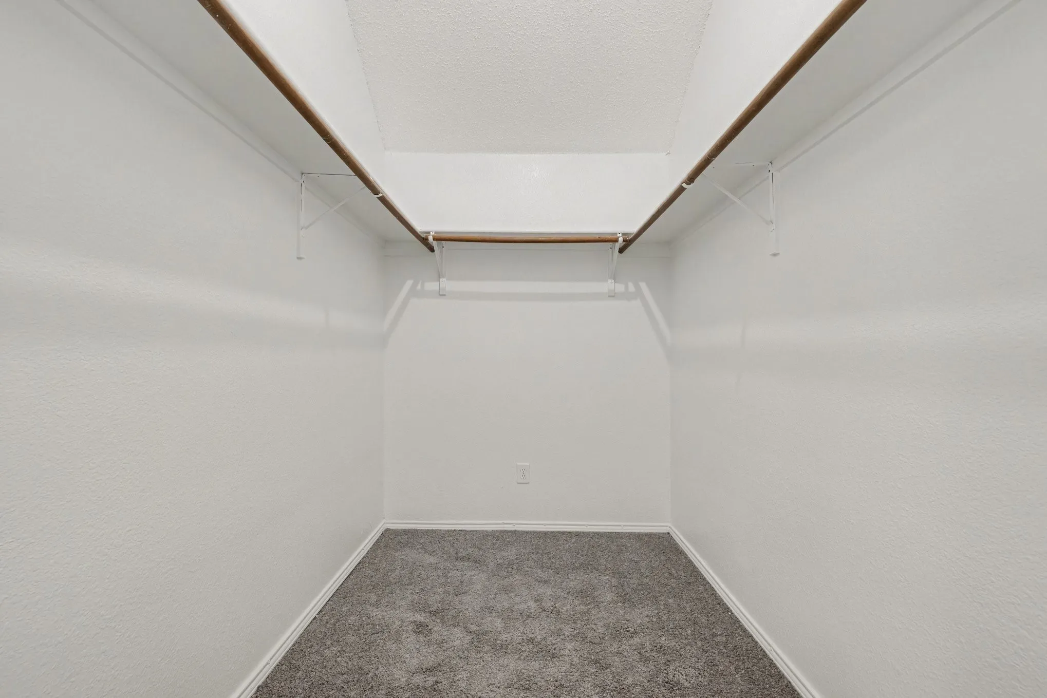 Single Family Residence For Sale in Tarrant County , 7315 Marsland Lane, Arlington, Texas 76001, 3 Bedroom, 2 Bathroom, 2 Garage spaces, 1,430 Sqft, built in 2001, mls#21324667, Real Estate Agent in Arlington, Homes For Sale in Tarrant county, Homes For Sale in Arlington, Realtor in Arlington Texas, Real Estate Brokerage Independent Realty Texas, Luminita Cordes Realtor