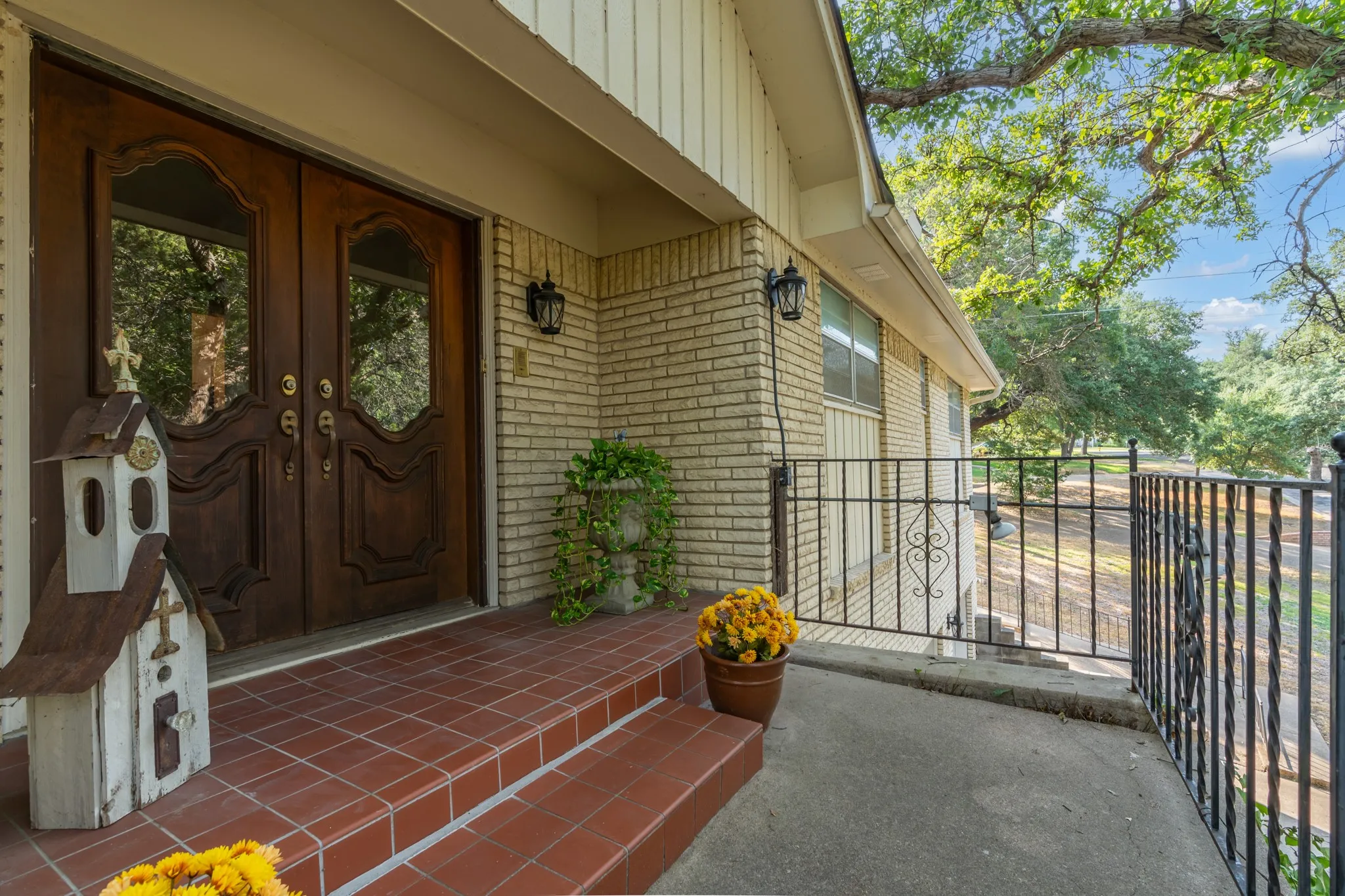 Single Family Residence For Sale in Mc Lennan County , 2621 Arroyo Road, Waco, Texas 76710, 4 Bedroom, 3 Bathroom, 2 Garage spaces, 2,919 Sqft, built in 1965, mls#21326784, Real Estate Agent in Waco, Homes For Sale in Mc Lennan county, Homes For Sale in Waco, Realtor in Waco Texas, Real Estate Brokerage Independent Realty Texas, Luminita Cordes Realtor