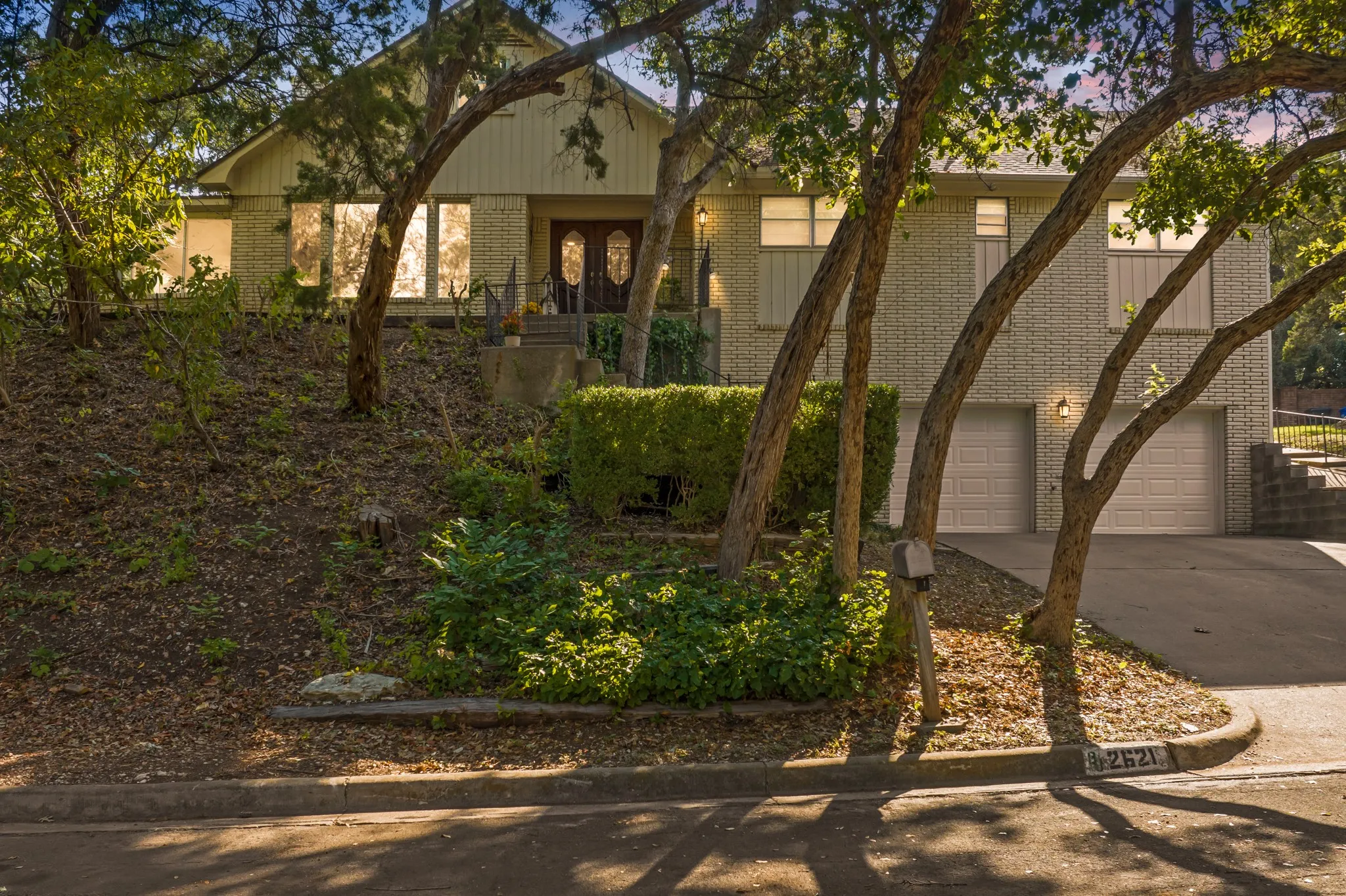 Single Family Residence For Sale in Mc Lennan County , 2621 Arroyo Road, Waco, Texas 76710, 4 Bedroom, 3 Bathroom, 2 Garage spaces, 2,919 Sqft, built in 1965, mls#21326784, Real Estate Agent in Waco, Homes For Sale in Mc Lennan county, Homes For Sale in Waco, Realtor in Waco Texas, Real Estate Brokerage Independent Realty Texas, Luminita Cordes Realtor