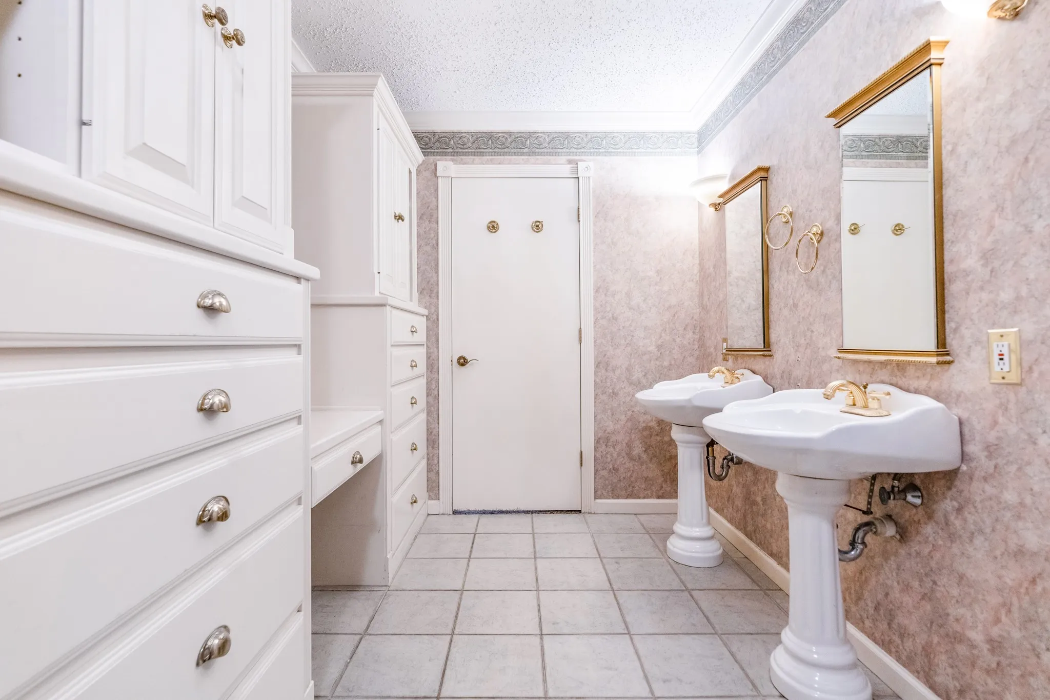 Single Family Residence For Sale in Mc Lennan County , 2621 Arroyo Road, Waco, Texas 76710, 4 Bedroom, 3 Bathroom, 2 Garage spaces, 2,919 Sqft, built in 1965, mls#21326784, Real Estate Agent in Waco, Homes For Sale in Mc Lennan county, Homes For Sale in Waco, Realtor in Waco Texas, Real Estate Brokerage Independent Realty Texas, Luminita Cordes Realtor