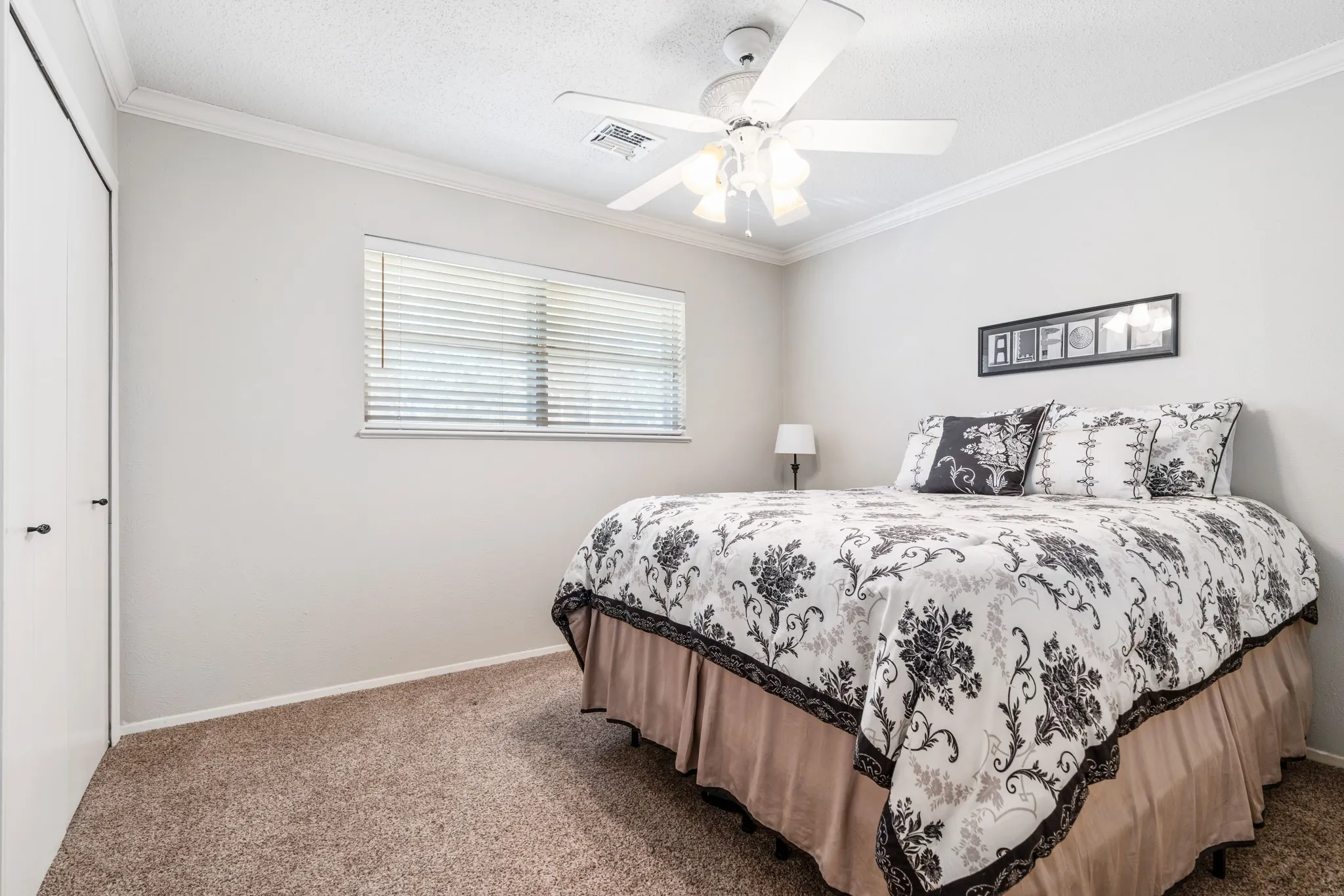 Single Family Residence For Sale in Mc Lennan County , 2621 Arroyo Road, Waco, Texas 76710, 4 Bedroom, 3 Bathroom, 2 Garage spaces, 2,919 Sqft, built in 1965, mls#21326784, Real Estate Agent in Waco, Homes For Sale in Mc Lennan county, Homes For Sale in Waco, Realtor in Waco Texas, Real Estate Brokerage Independent Realty Texas, Luminita Cordes Realtor
