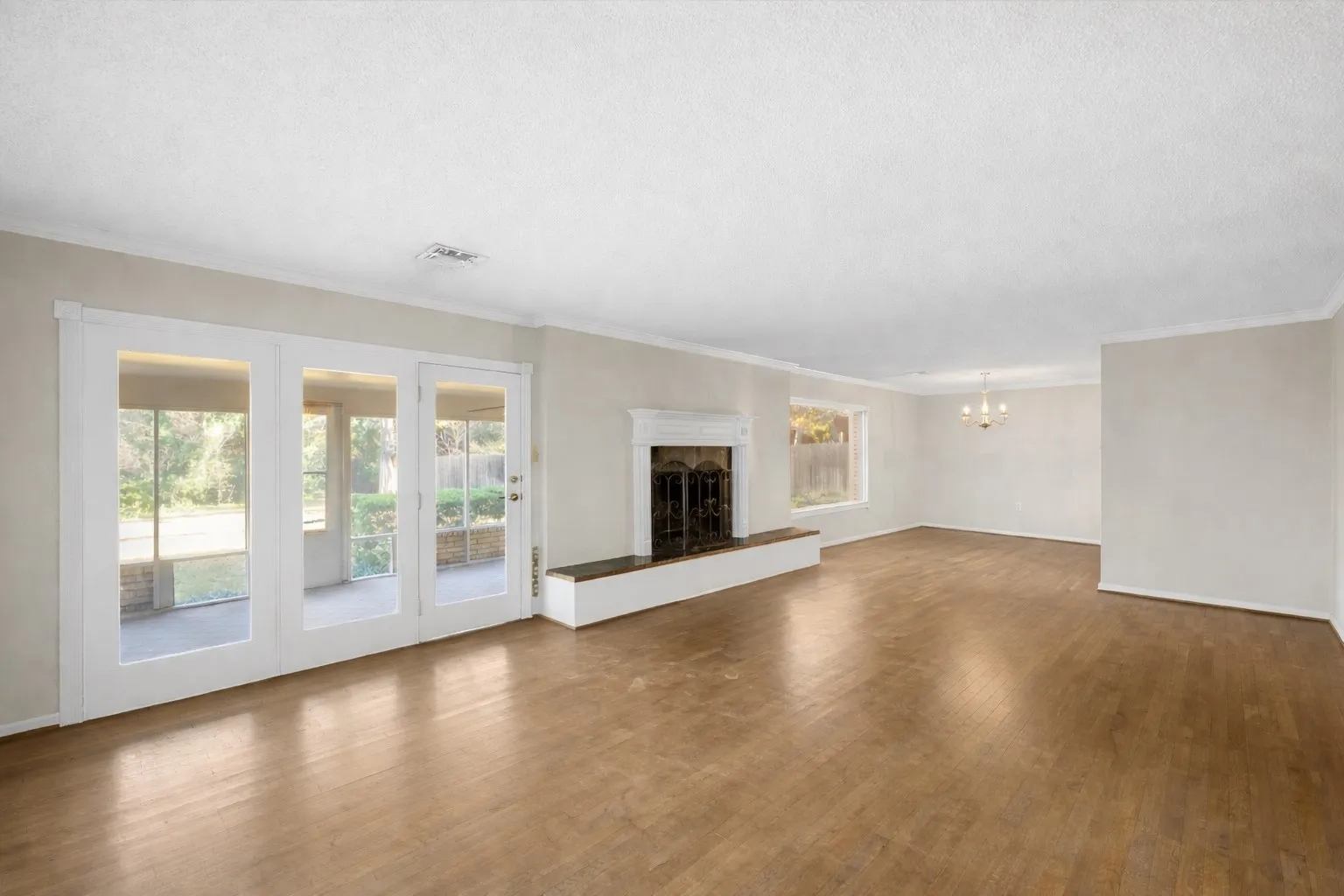 Single Family Residence For Sale in Mc Lennan County , 2621 Arroyo Road, Waco, Texas 76710, 4 Bedroom, 3 Bathroom, 2 Garage spaces, 2,919 Sqft, built in 1965, mls#21326784, Real Estate Agent in Waco, Homes For Sale in Mc Lennan county, Homes For Sale in Waco, Realtor in Waco Texas, Real Estate Brokerage Independent Realty Texas, Luminita Cordes Realtor