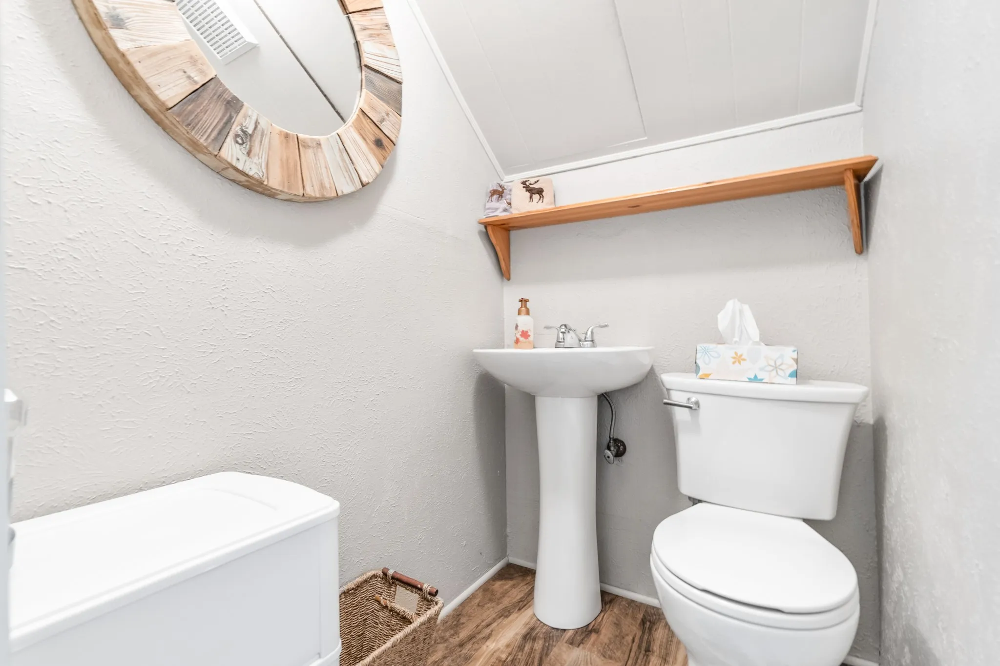 Single Family Residence For Sale in Mc Lennan County , 2621 Arroyo Road, Waco, Texas 76710, 4 Bedroom, 3 Bathroom, 2 Garage spaces, 2,919 Sqft, built in 1965, mls#21326784, Real Estate Agent in Waco, Homes For Sale in Mc Lennan county, Homes For Sale in Waco, Realtor in Waco Texas, Real Estate Brokerage Independent Realty Texas, Luminita Cordes Realtor