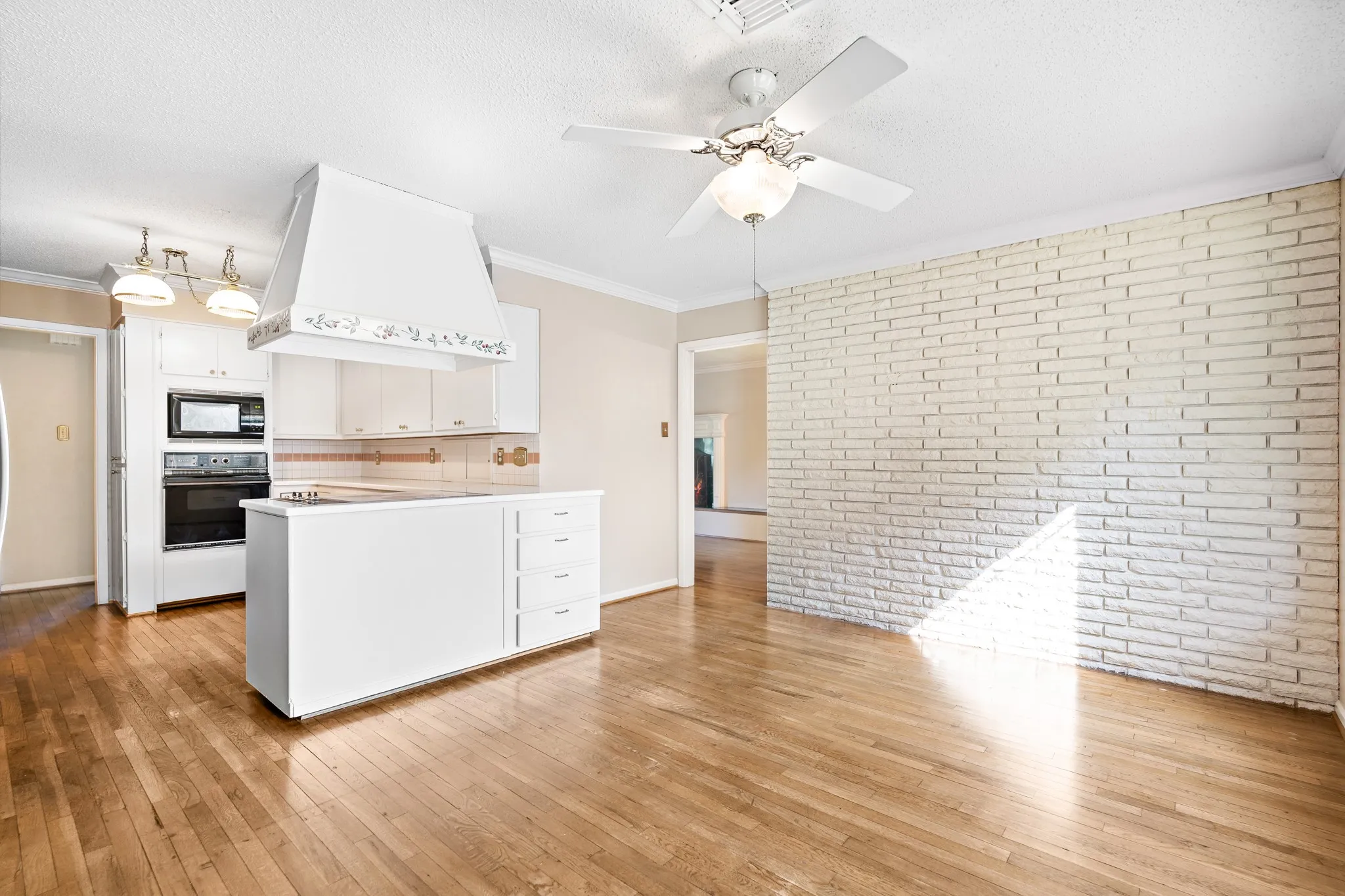 Single Family Residence For Sale in Mc Lennan County , 2621 Arroyo Road, Waco, Texas 76710, 4 Bedroom, 3 Bathroom, 2 Garage spaces, 2,919 Sqft, built in 1965, mls#21326784, Real Estate Agent in Waco, Homes For Sale in Mc Lennan county, Homes For Sale in Waco, Realtor in Waco Texas, Real Estate Brokerage Independent Realty Texas, Luminita Cordes Realtor