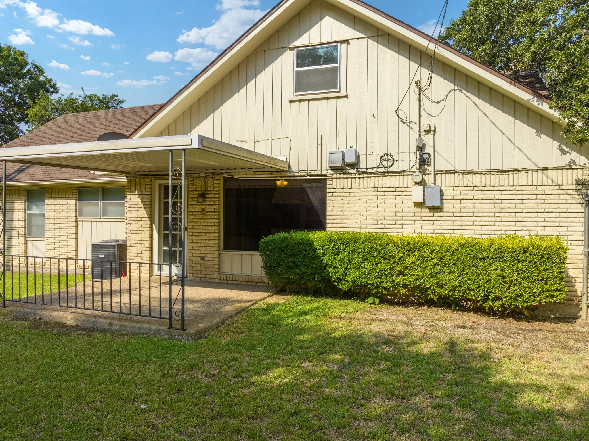 Single Family Residence For Sale in Mc Lennan County , 2621 Arroyo Road, Waco, Texas 76710, 4 Bedroom, 3 Bathroom, 2 Garage spaces, 2,919 Sqft, built in 1965, mls#21326784, Real Estate Agent in Waco, Homes For Sale in Mc Lennan county, Homes For Sale in Waco, Realtor in Waco Texas, Real Estate Brokerage Independent Realty Texas, Luminita Cordes Realtor