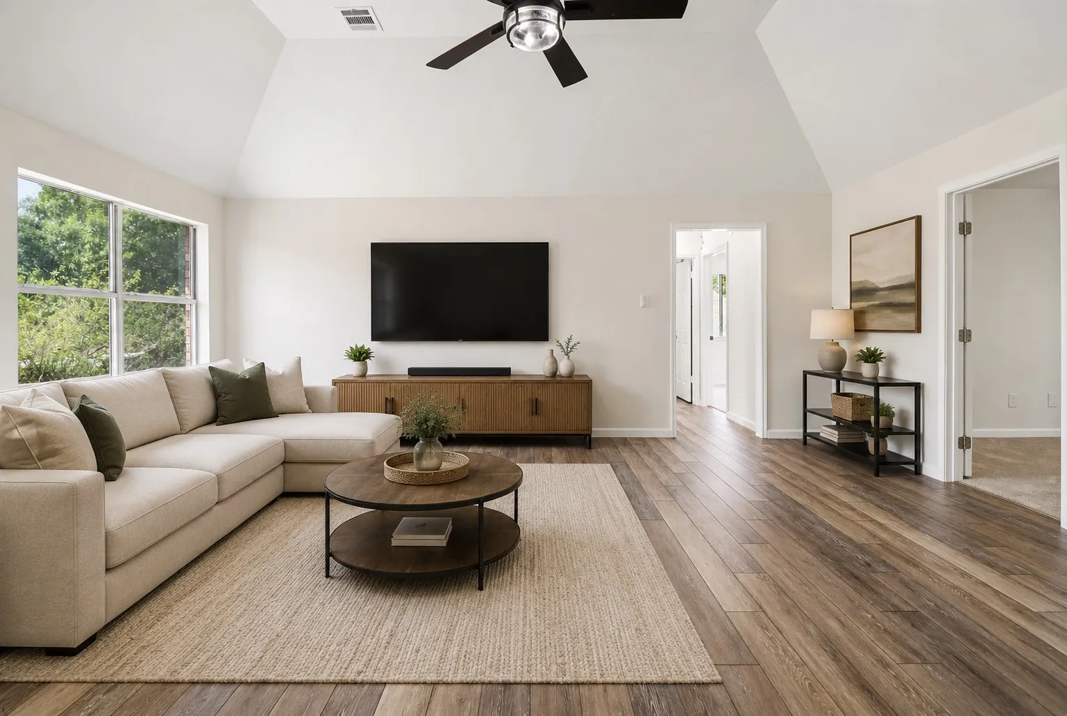 Oversized upstairs game room / living area.