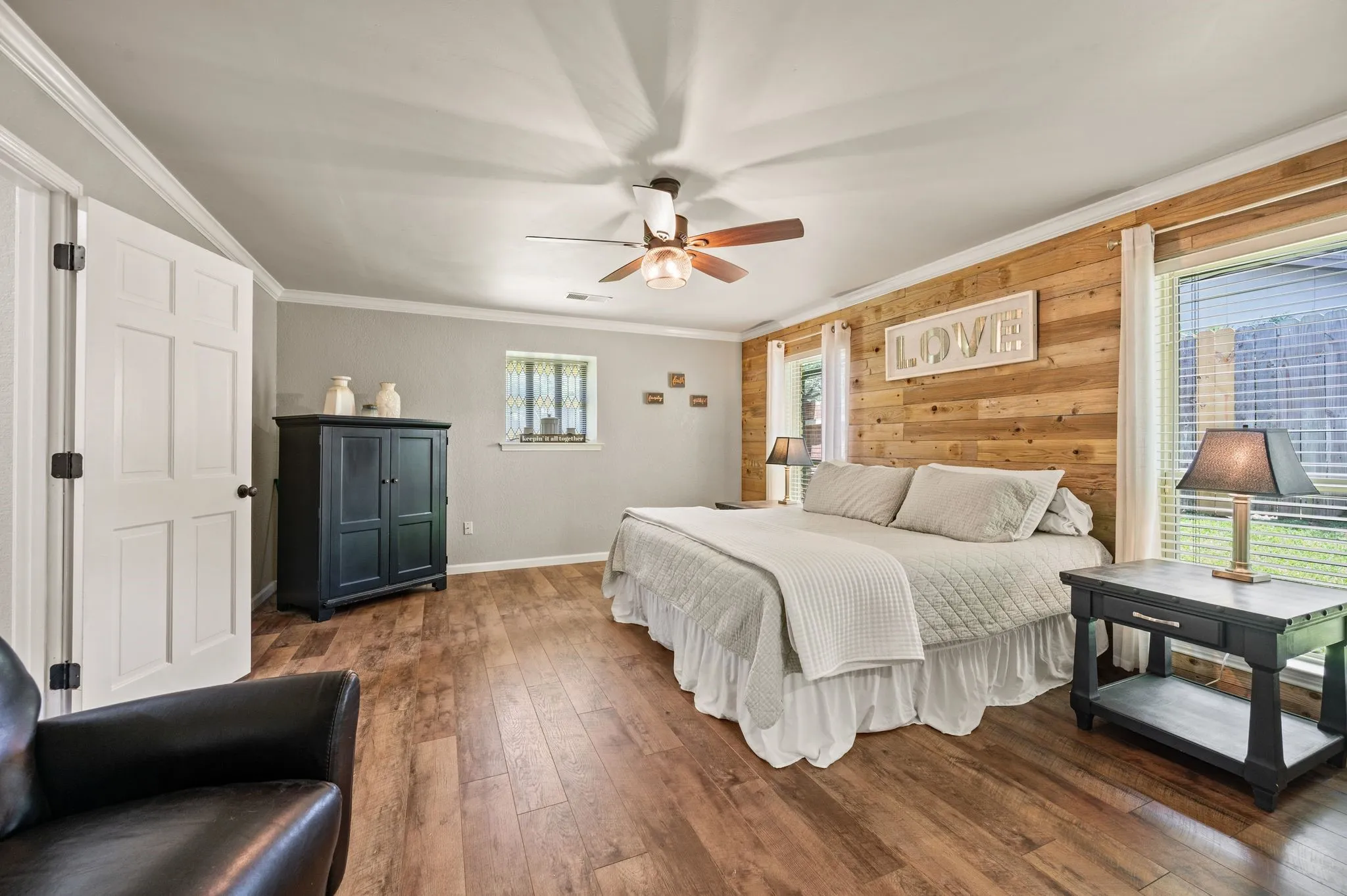 Single Family Residence For Sale in Tarrant County , 4102 Greenway Court, Colleyville, Texas 76034, 4 Bedroom, 4 Bathroom, 2 Garage spaces, 3,569 Sqft, built in 1981, mls#21318378, Real Estate Agent in Colleyville, Homes For Sale in Tarrant county, Homes For Sale in Colleyville, Realtor in Colleyville Texas, Real Estate Brokerage Independent Realty Texas, Luminita Cordes Realtor