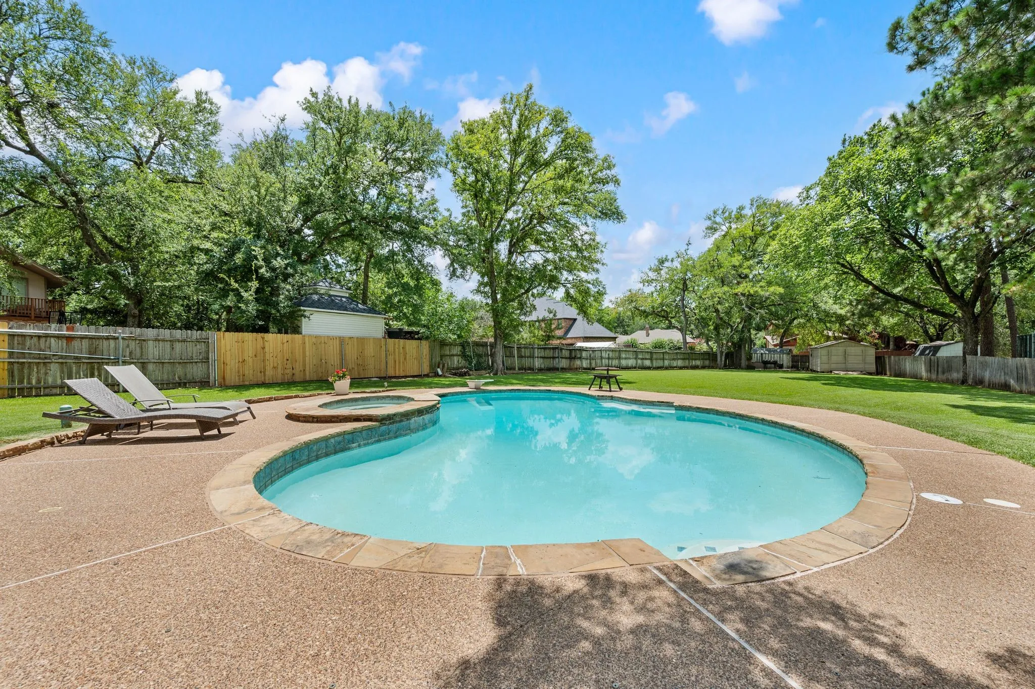 Single Family Residence For Sale in Tarrant County , 4102 Greenway Court, Colleyville, Texas 76034, 4 Bedroom, 4 Bathroom, 2 Garage spaces, 3,569 Sqft, built in 1981, mls#21318378, Real Estate Agent in Colleyville, Homes For Sale in Tarrant county, Homes For Sale in Colleyville, Realtor in Colleyville Texas, Real Estate Brokerage Independent Realty Texas, Luminita Cordes Realtor