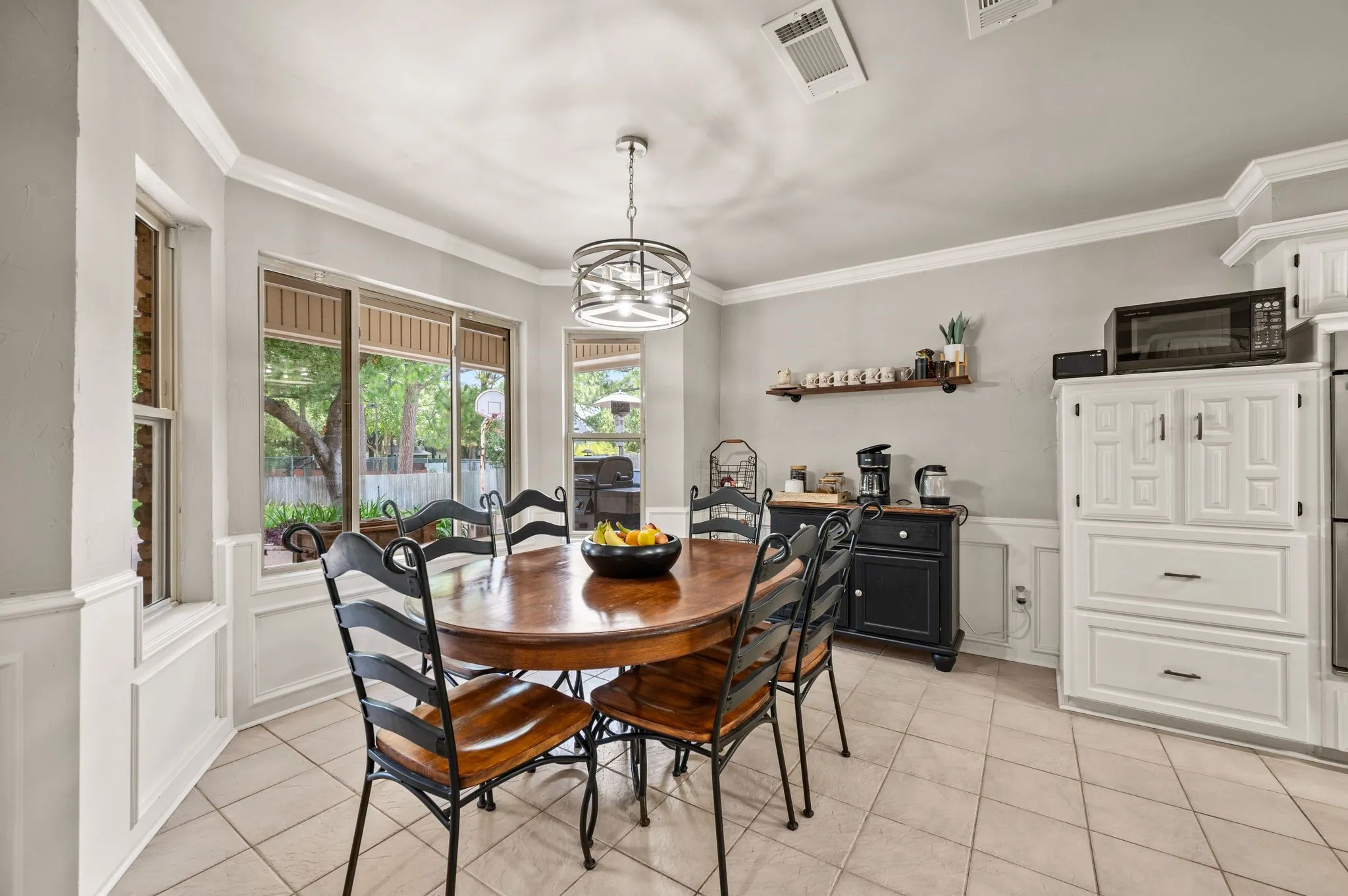 Single Family Residence For Sale in Tarrant County , 4102 Greenway Court, Colleyville, Texas 76034, 4 Bedroom, 4 Bathroom, 2 Garage spaces, 3,569 Sqft, built in 1981, mls#21318378, Real Estate Agent in Colleyville, Homes For Sale in Tarrant county, Homes For Sale in Colleyville, Realtor in Colleyville Texas, Real Estate Brokerage Independent Realty Texas, Luminita Cordes Realtor