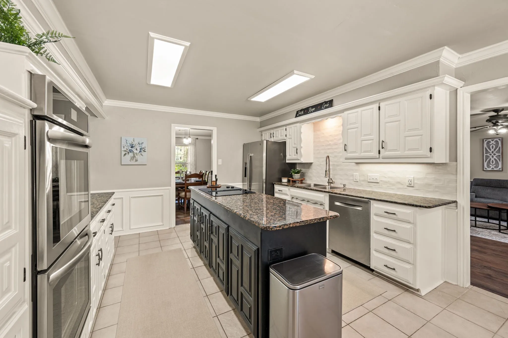 Single Family Residence For Sale in Tarrant County , 4102 Greenway Court, Colleyville, Texas 76034, 4 Bedroom, 4 Bathroom, 2 Garage spaces, 3,569 Sqft, built in 1981, mls#21318378, Real Estate Agent in Colleyville, Homes For Sale in Tarrant county, Homes For Sale in Colleyville, Realtor in Colleyville Texas, Real Estate Brokerage Independent Realty Texas, Luminita Cordes Realtor