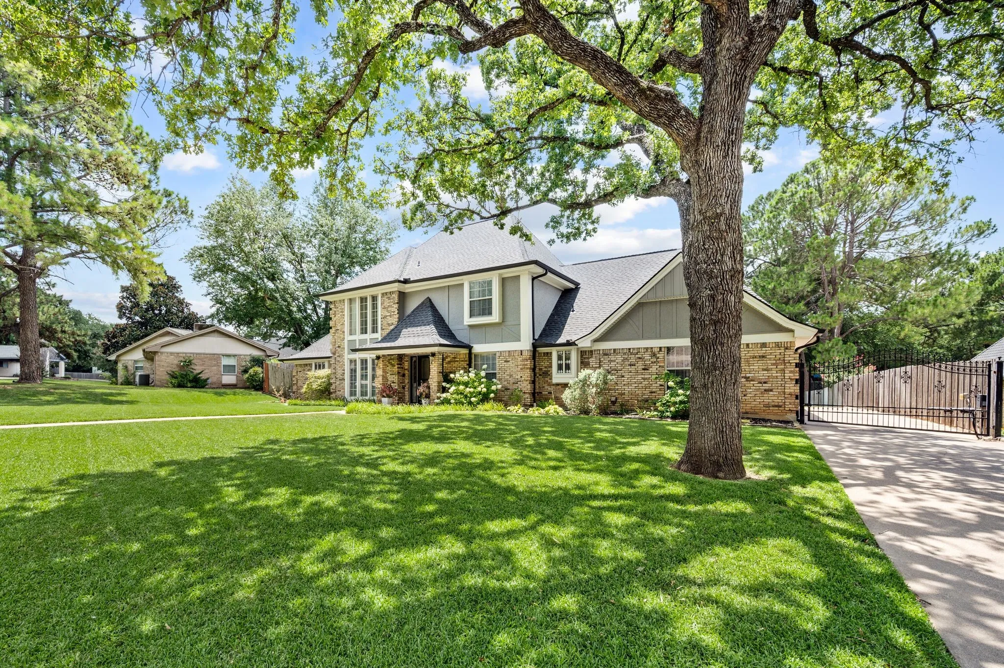 Single Family Residence For Sale in Tarrant County , 4102 Greenway Court, Colleyville, Texas 76034, 4 Bedroom, 4 Bathroom, 2 Garage spaces, 3,569 Sqft, built in 1981, mls#21318378, Real Estate Agent in Colleyville, Homes For Sale in Tarrant county, Homes For Sale in Colleyville, Realtor in Colleyville Texas, Real Estate Brokerage Independent Realty Texas, Luminita Cordes Realtor