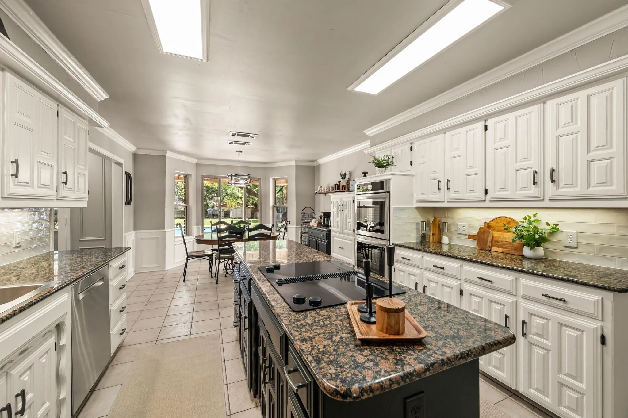 Single Family Residence For Sale in Tarrant County , 4102 Greenway Court, Colleyville, Texas 76034, 4 Bedroom, 4 Bathroom, 2 Garage spaces, 3,569 Sqft, built in 1981, mls#21318378, Real Estate Agent in Colleyville, Homes For Sale in Tarrant county, Homes For Sale in Colleyville, Realtor in Colleyville Texas, Real Estate Brokerage Independent Realty Texas, Luminita Cordes Realtor