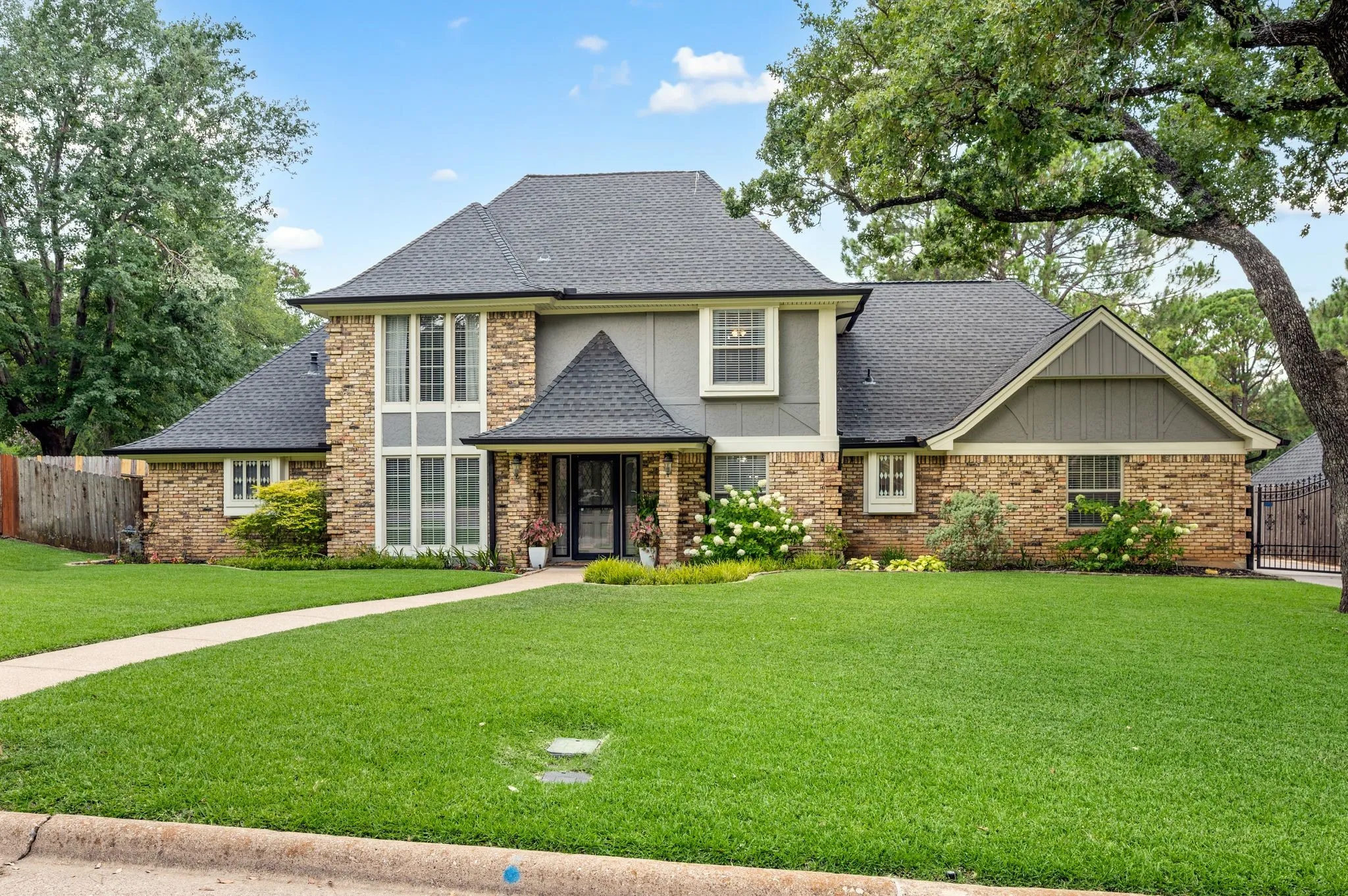 Single Family Residence For Sale in Tarrant County , 4102 Greenway Court, Colleyville, Texas 76034, 4 Bedroom, 4 Bathroom, 2 Garage spaces, 3,569 Sqft, built in 1981, mls#21318378, Real Estate Agent in Colleyville, Homes For Sale in Tarrant county, Homes For Sale in Colleyville, Realtor in Colleyville Texas, Real Estate Brokerage Independent Realty Texas, Luminita Cordes Realtor