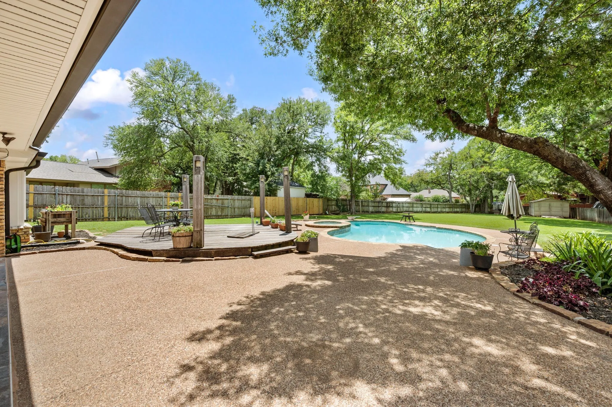 Single Family Residence For Sale in Tarrant County , 4102 Greenway Court, Colleyville, Texas 76034, 4 Bedroom, 4 Bathroom, 2 Garage spaces, 3,569 Sqft, built in 1981, mls#21318378, Real Estate Agent in Colleyville, Homes For Sale in Tarrant county, Homes For Sale in Colleyville, Realtor in Colleyville Texas, Real Estate Brokerage Independent Realty Texas, Luminita Cordes Realtor