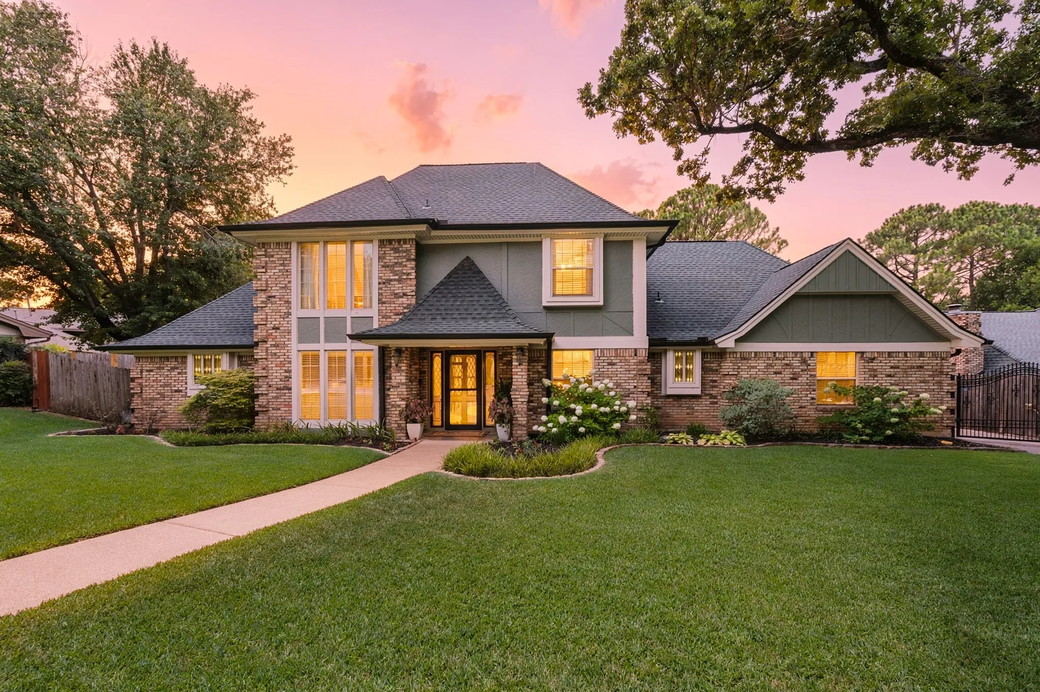 Single Family Residence For Sale in Tarrant County , 4102 Greenway Court, Colleyville, Texas 76034, 4 Bedroom, 4 Bathroom, 2 Garage spaces, 3,569 Sqft, built in 1981, mls#21318378, Real Estate Agent in Colleyville, Homes For Sale in Tarrant county, Homes For Sale in Colleyville, Realtor in Colleyville Texas, Real Estate Brokerage Independent Realty Texas, Luminita Cordes Realtor