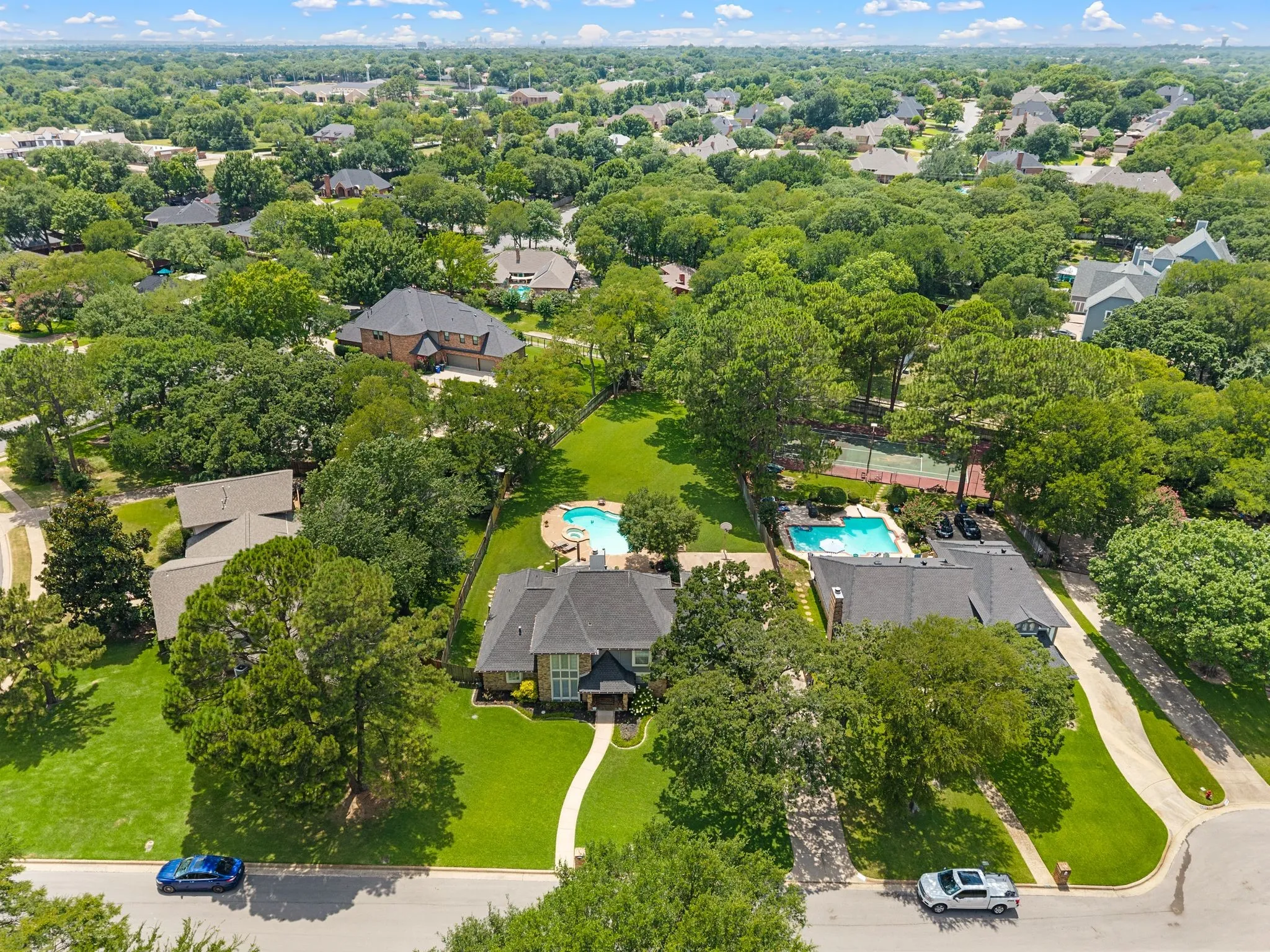 Single Family Residence For Sale in Tarrant County , 4102 Greenway Court, Colleyville, Texas 76034, 4 Bedroom, 4 Bathroom, 2 Garage spaces, 3,569 Sqft, built in 1981, mls#21318378, Real Estate Agent in Colleyville, Homes For Sale in Tarrant county, Homes For Sale in Colleyville, Realtor in Colleyville Texas, Real Estate Brokerage Independent Realty Texas, Luminita Cordes Realtor