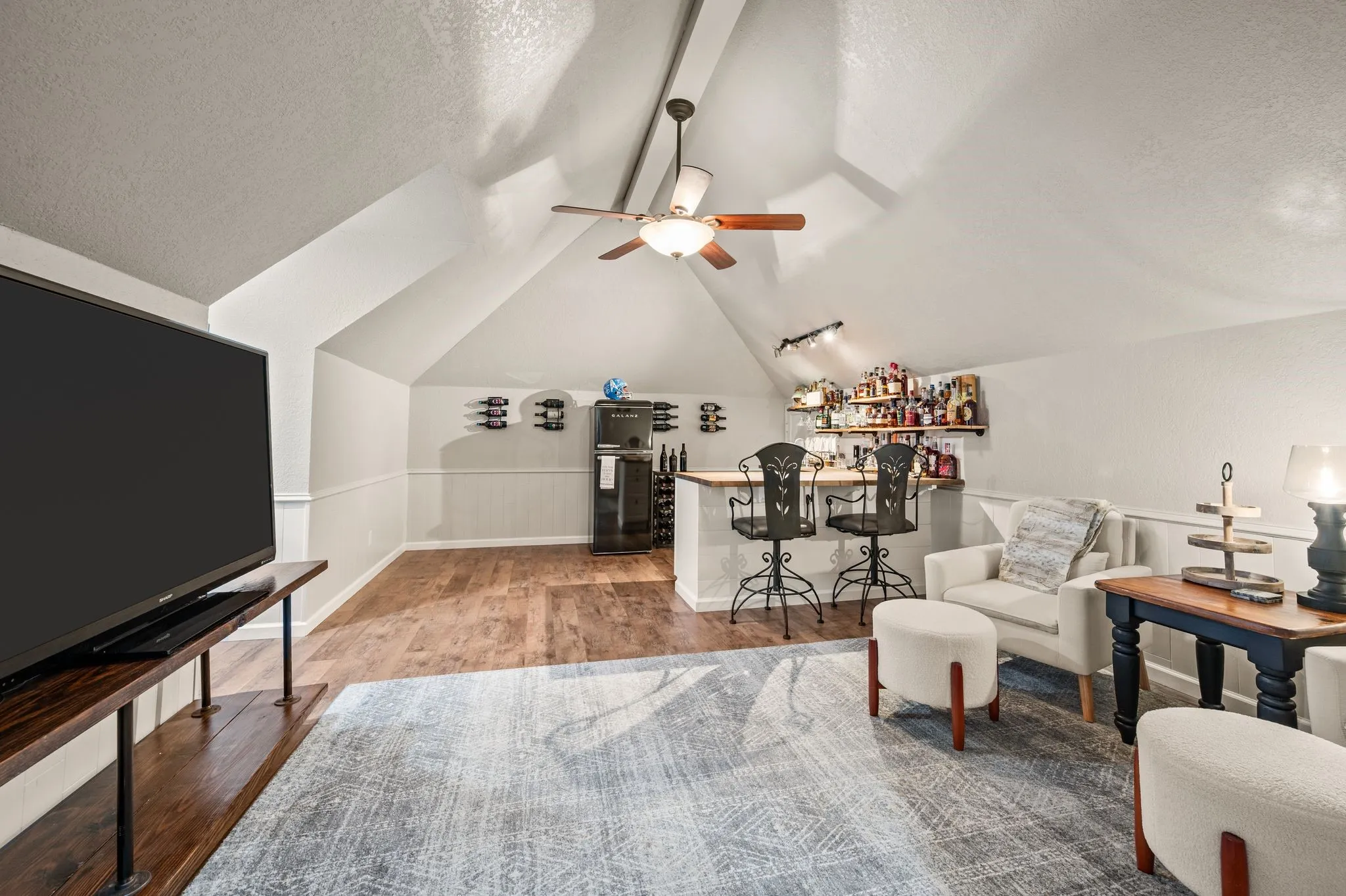 Single Family Residence For Sale in Tarrant County , 4102 Greenway Court, Colleyville, Texas 76034, 4 Bedroom, 4 Bathroom, 2 Garage spaces, 3,569 Sqft, built in 1981, mls#21318378, Real Estate Agent in Colleyville, Homes For Sale in Tarrant county, Homes For Sale in Colleyville, Realtor in Colleyville Texas, Real Estate Brokerage Independent Realty Texas, Luminita Cordes Realtor