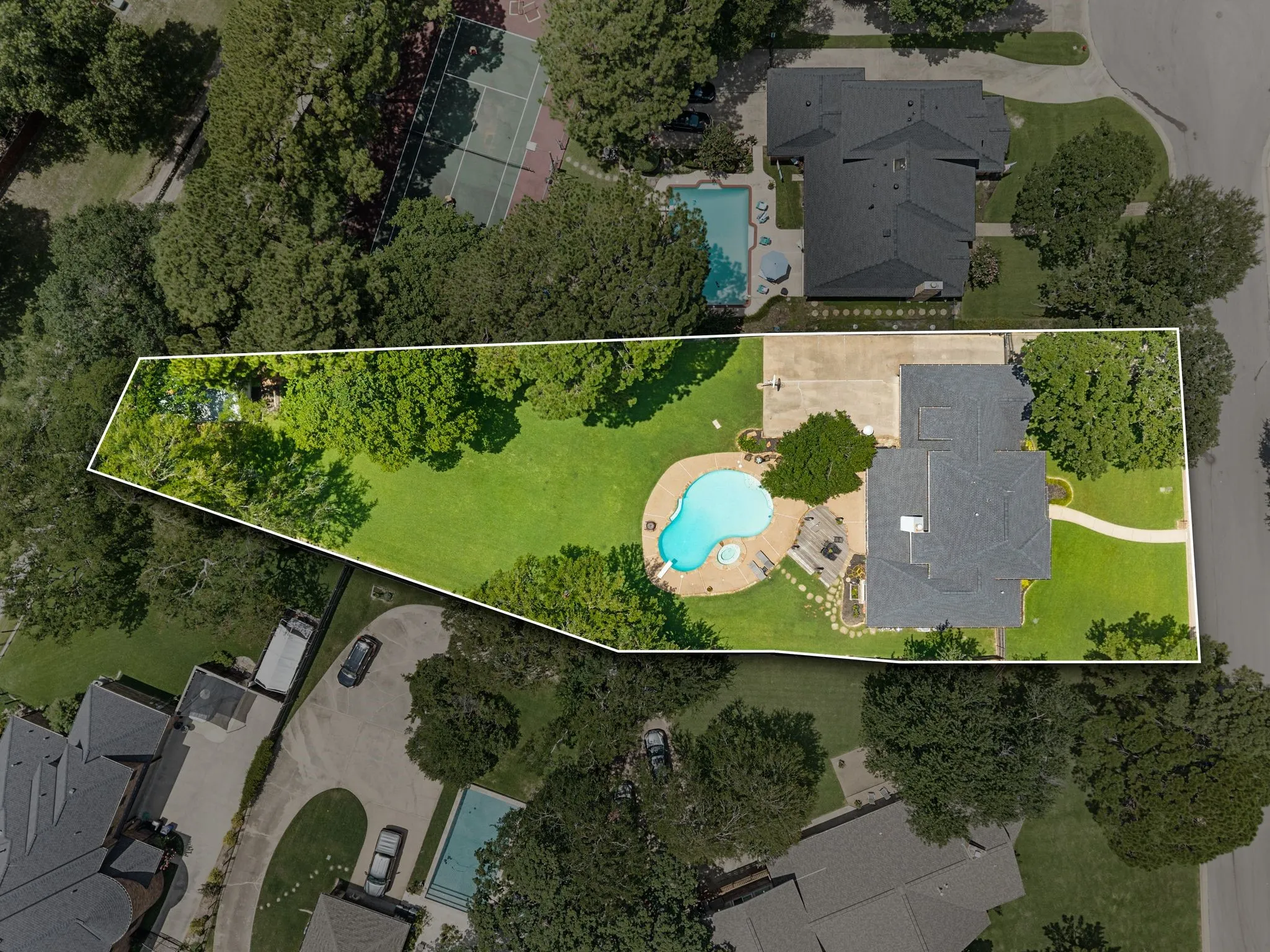 Single Family Residence For Sale in Tarrant County , 4102 Greenway Court, Colleyville, Texas 76034, 4 Bedroom, 4 Bathroom, 2 Garage spaces, 3,569 Sqft, built in 1981, mls#21318378, Real Estate Agent in Colleyville, Homes For Sale in Tarrant county, Homes For Sale in Colleyville, Realtor in Colleyville Texas, Real Estate Brokerage Independent Realty Texas, Luminita Cordes Realtor