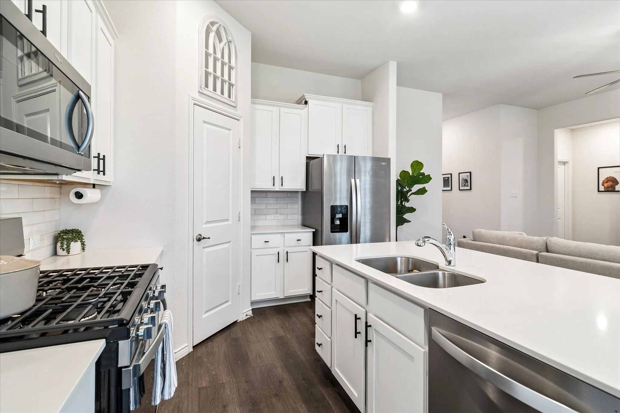 Single Family Residence For Sale in Denton County , 10330 Quail Pointe Road, Aubrey, Texas 76227, 3 Bedroom, 2 Bathroom, 2 Garage spaces, 1,523 Sqft, built in 2022, mls#21323987, Real Estate Agent in Aubrey, Homes For Sale in Denton county, Homes For Sale in Aubrey, Realtor in Aubrey Texas, Real Estate Brokerage Independent Realty Texas, Luminita Cordes Realtor