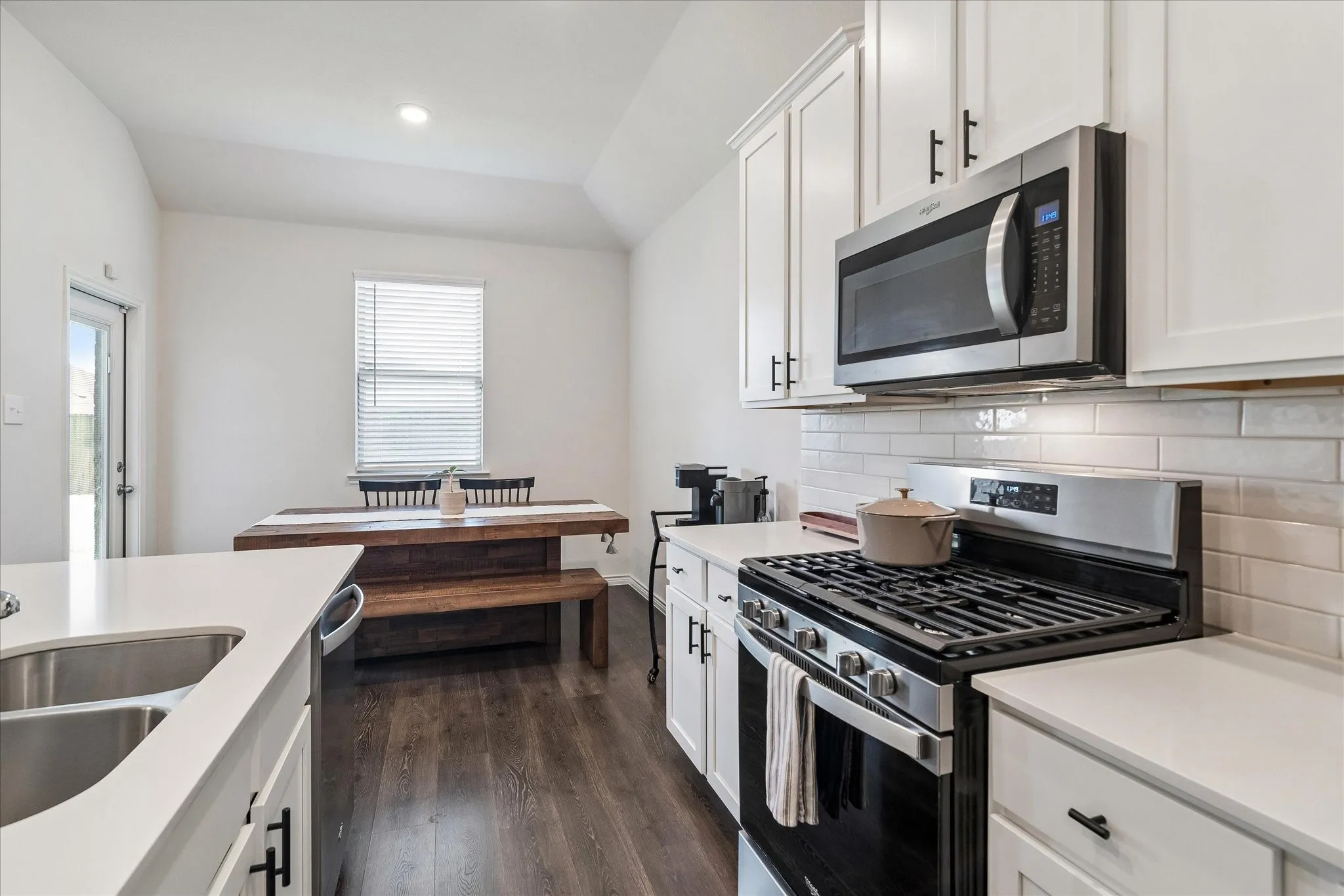Single Family Residence For Sale in Denton County , 10330 Quail Pointe Road, Aubrey, Texas 76227, 3 Bedroom, 2 Bathroom, 2 Garage spaces, 1,523 Sqft, built in 2022, mls#21323987, Real Estate Agent in Aubrey, Homes For Sale in Denton county, Homes For Sale in Aubrey, Realtor in Aubrey Texas, Real Estate Brokerage Independent Realty Texas, Luminita Cordes Realtor