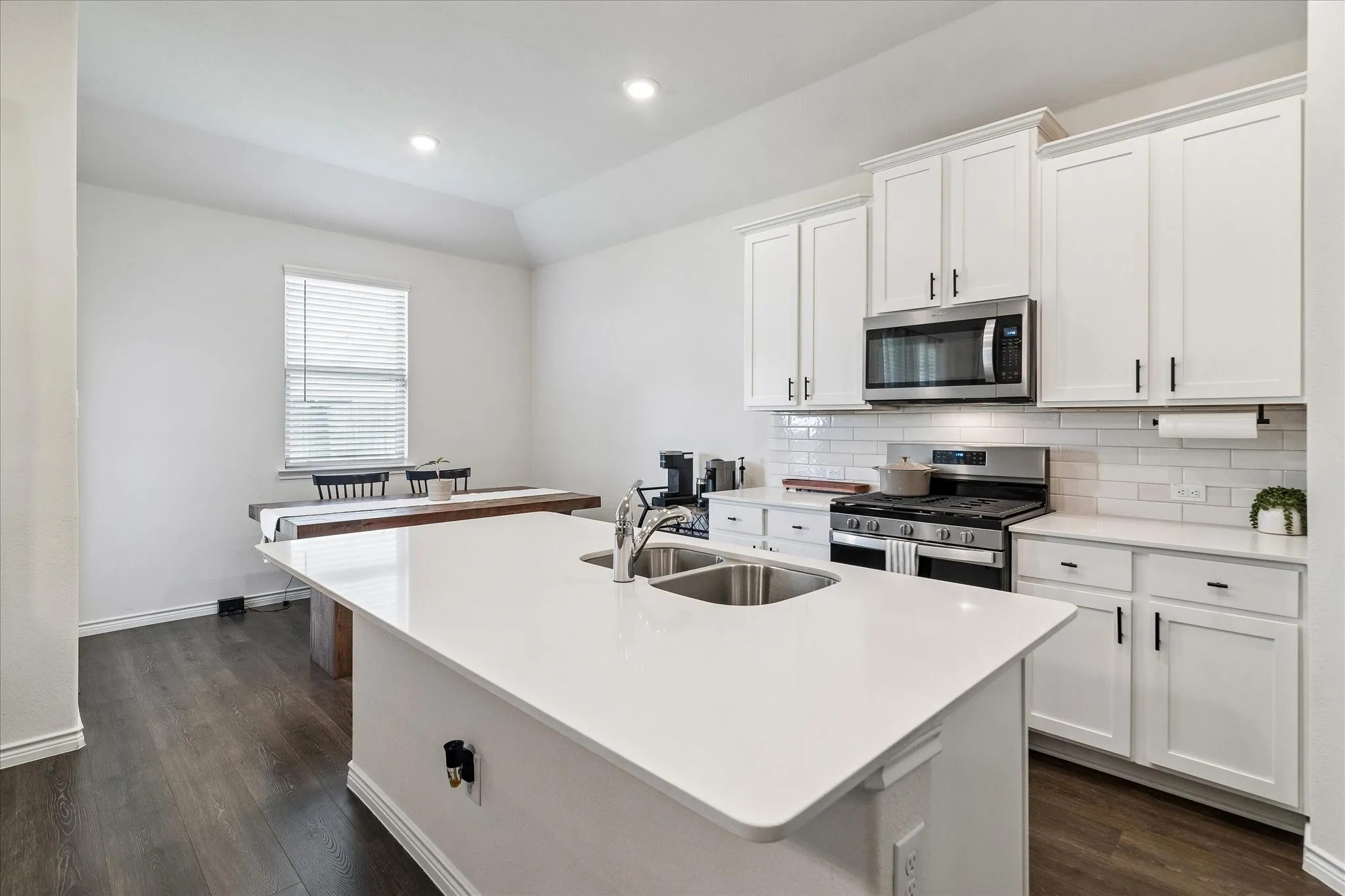 Single Family Residence For Sale in Denton County , 10330 Quail Pointe Road, Aubrey, Texas 76227, 3 Bedroom, 2 Bathroom, 2 Garage spaces, 1,523 Sqft, built in 2022, mls#21323987, Real Estate Agent in Aubrey, Homes For Sale in Denton county, Homes For Sale in Aubrey, Realtor in Aubrey Texas, Real Estate Brokerage Independent Realty Texas, Luminita Cordes Realtor