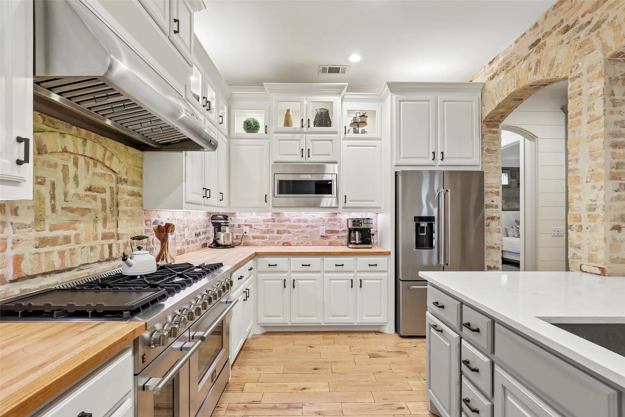 Single Family Residence For Sale in Rockwall County , 1020 Ivy Lane, Rockwall, Texas 75087, 4 Bedroom, 3 Bathroom, 2 Garage spaces, 3,274 Sqft, built in 2017, mls#21326966, Real Estate Agent in Rockwall, Homes For Sale in Rockwall county, Homes For Sale in Rockwall, Realtor in Rockwall Texas, Real Estate Brokerage Independent Realty Texas, Luminita Cordes Realtor
