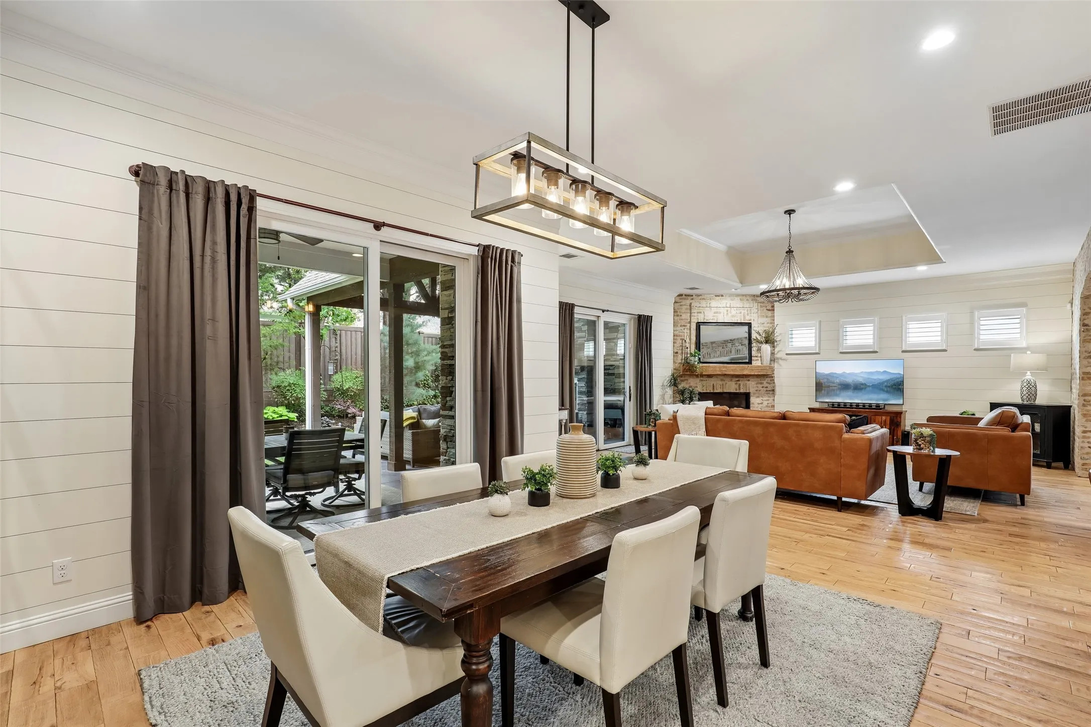 Single Family Residence For Sale in Rockwall County , 1020 Ivy Lane, Rockwall, Texas 75087, 4 Bedroom, 3 Bathroom, 2 Garage spaces, 3,274 Sqft, built in 2017, mls#21326966, Real Estate Agent in Rockwall, Homes For Sale in Rockwall county, Homes For Sale in Rockwall, Realtor in Rockwall Texas, Real Estate Brokerage Independent Realty Texas, Luminita Cordes Realtor