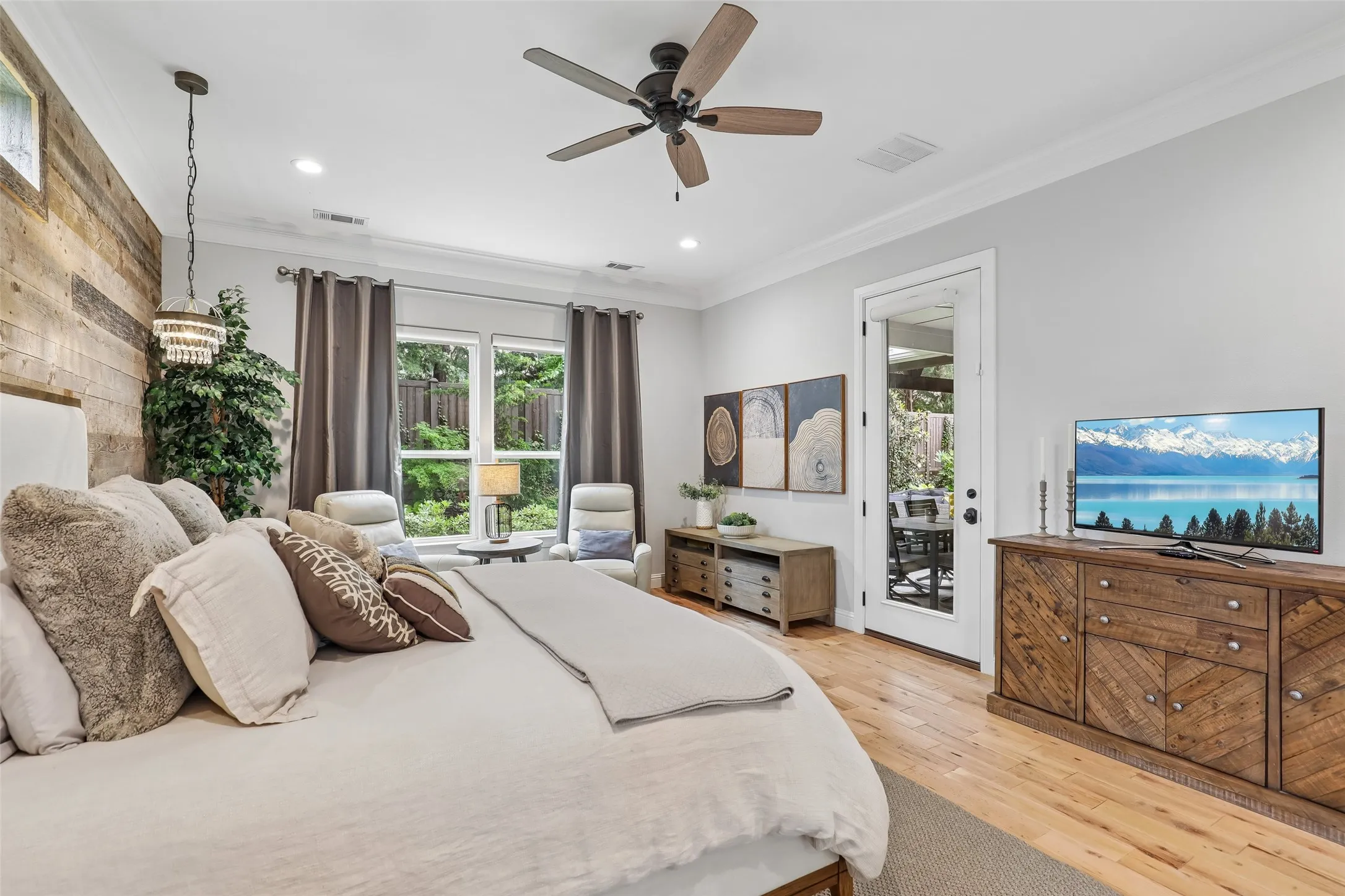Single Family Residence For Sale in Rockwall County , 1020 Ivy Lane, Rockwall, Texas 75087, 4 Bedroom, 3 Bathroom, 2 Garage spaces, 3,274 Sqft, built in 2017, mls#21326966, Real Estate Agent in Rockwall, Homes For Sale in Rockwall county, Homes For Sale in Rockwall, Realtor in Rockwall Texas, Real Estate Brokerage Independent Realty Texas, Luminita Cordes Realtor