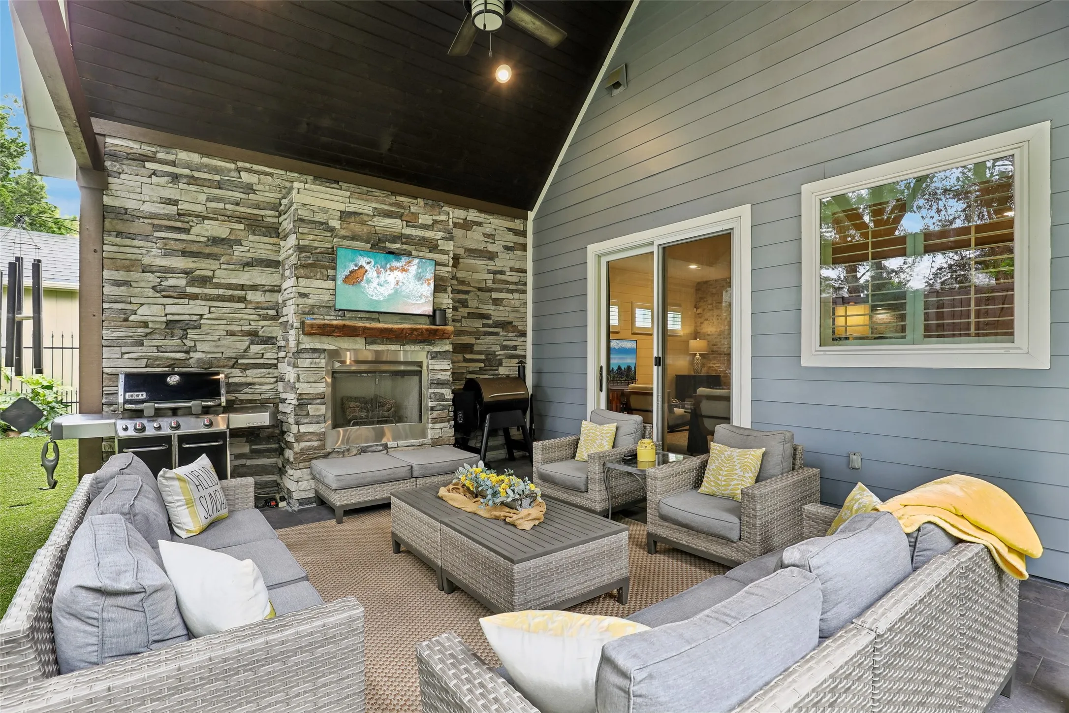 Single Family Residence For Sale in Rockwall County , 1020 Ivy Lane, Rockwall, Texas 75087, 4 Bedroom, 3 Bathroom, 2 Garage spaces, 3,274 Sqft, built in 2017, mls#21326966, Real Estate Agent in Rockwall, Homes For Sale in Rockwall county, Homes For Sale in Rockwall, Realtor in Rockwall Texas, Real Estate Brokerage Independent Realty Texas, Luminita Cordes Realtor