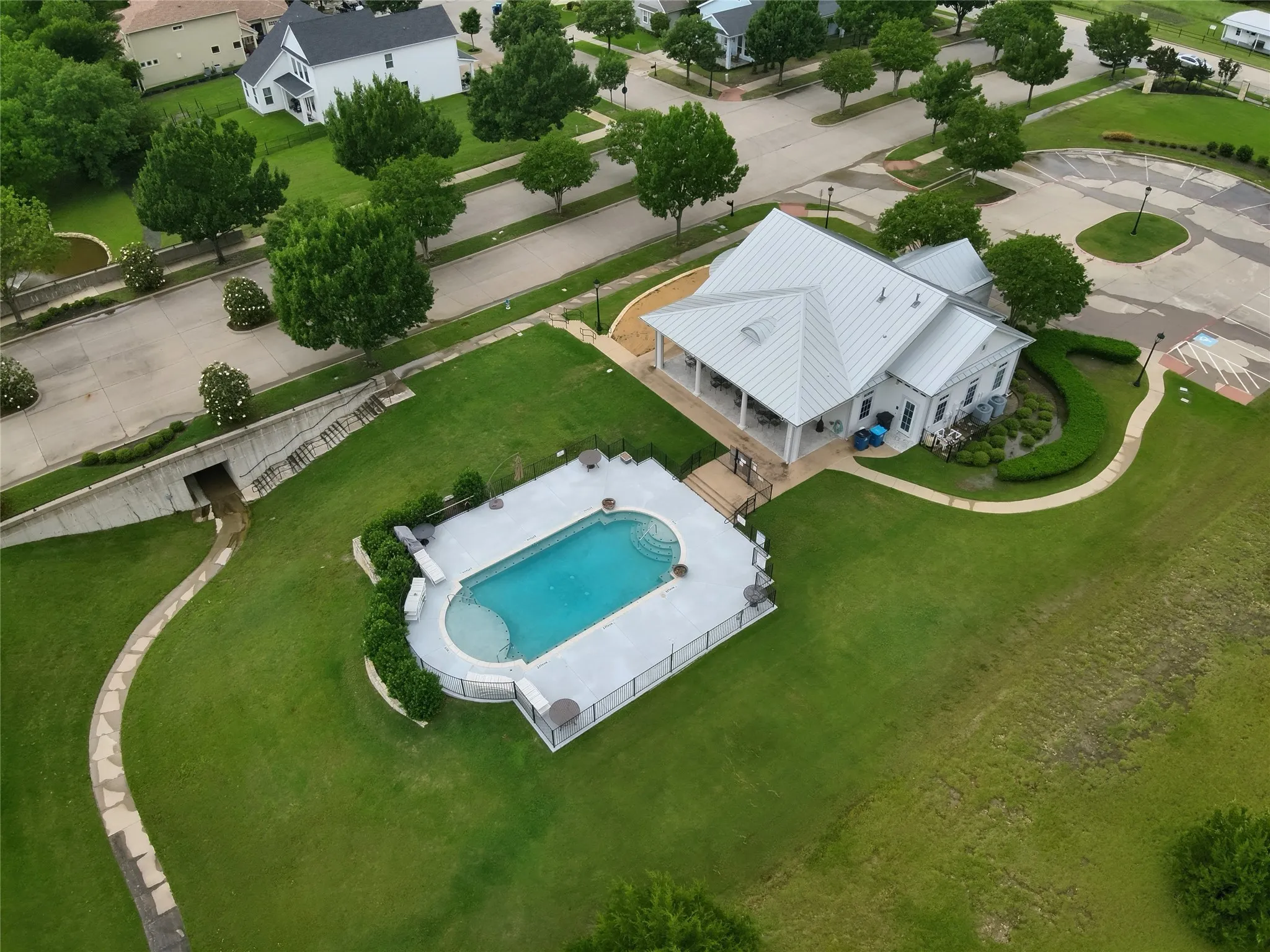 Single Family Residence For Sale in Rockwall County , 1020 Ivy Lane, Rockwall, Texas 75087, 4 Bedroom, 3 Bathroom, 2 Garage spaces, 3,274 Sqft, built in 2017, mls#21326966, Real Estate Agent in Rockwall, Homes For Sale in Rockwall county, Homes For Sale in Rockwall, Realtor in Rockwall Texas, Real Estate Brokerage Independent Realty Texas, Luminita Cordes Realtor