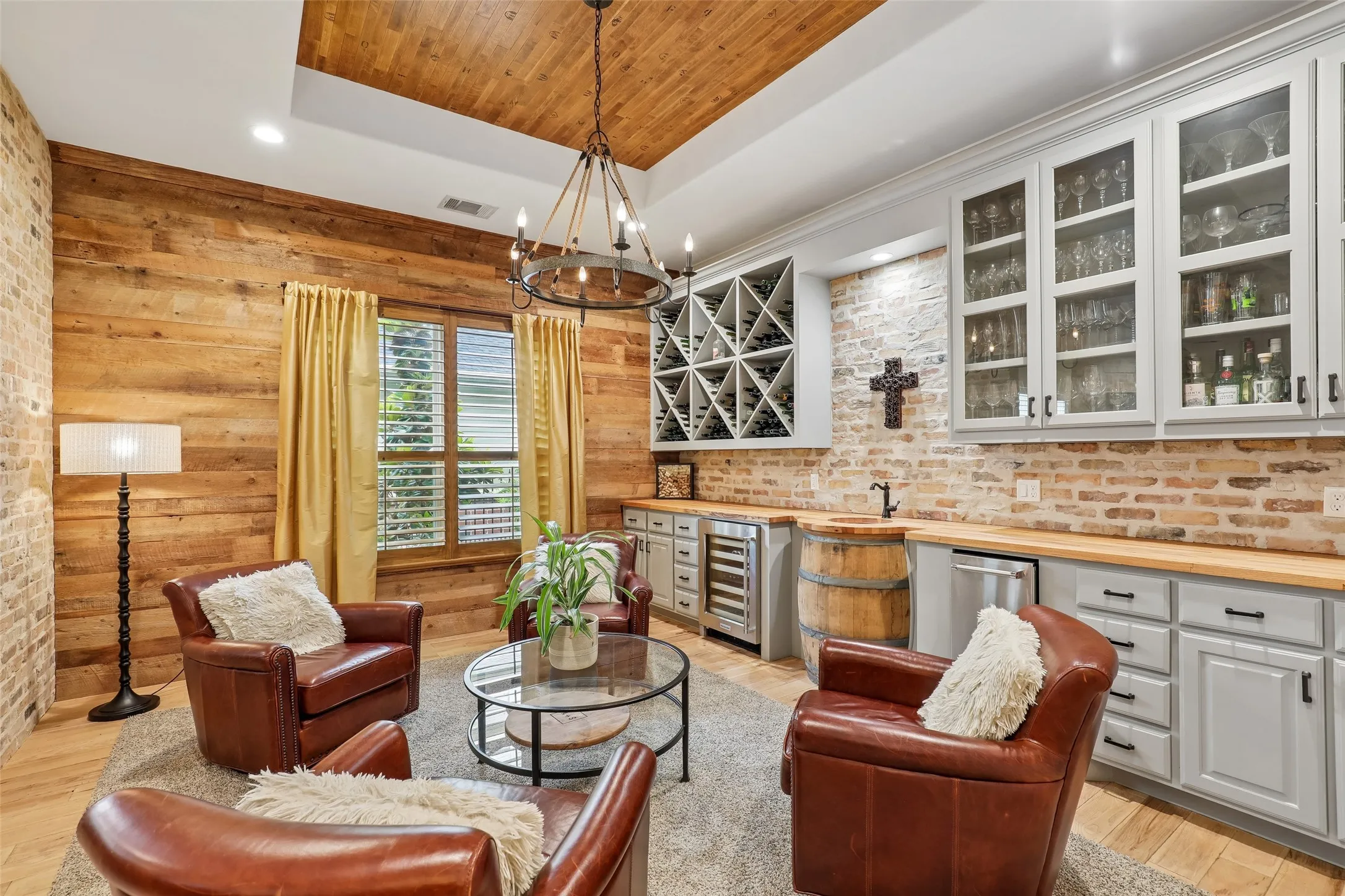 Single Family Residence For Sale in Rockwall County , 1020 Ivy Lane, Rockwall, Texas 75087, 4 Bedroom, 3 Bathroom, 2 Garage spaces, 3,274 Sqft, built in 2017, mls#21326966, Real Estate Agent in Rockwall, Homes For Sale in Rockwall county, Homes For Sale in Rockwall, Realtor in Rockwall Texas, Real Estate Brokerage Independent Realty Texas, Luminita Cordes Realtor